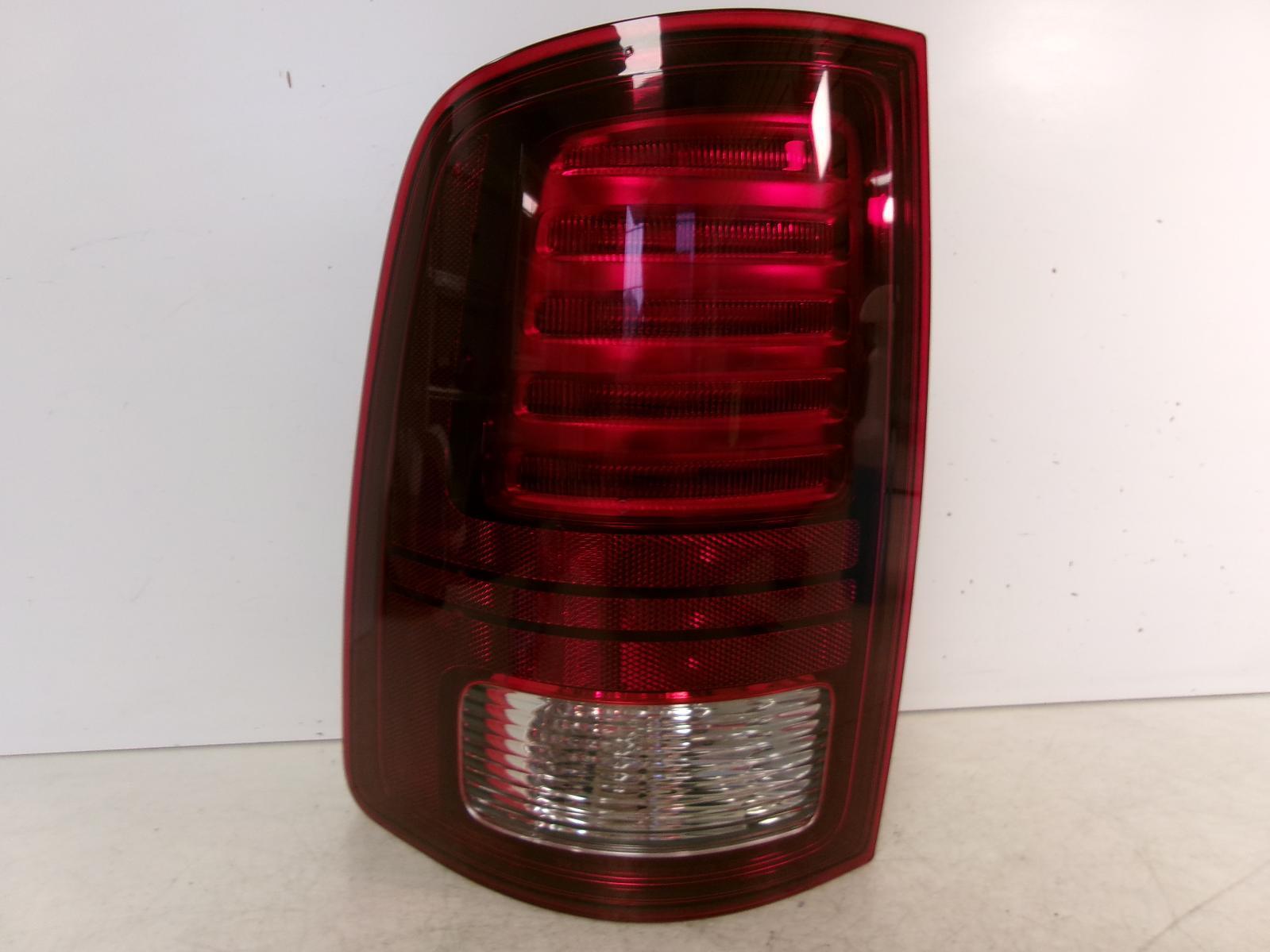 2017 2018 Dodge Ram 1500 2500 3500 Driver Lh Led Quarter Panel Tail Light OEM