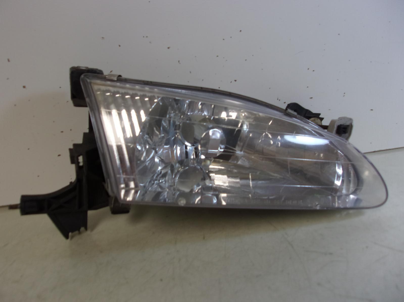 1998 1999 2000 Toyota Corolla Passenger RH Halogen Headlight OEM