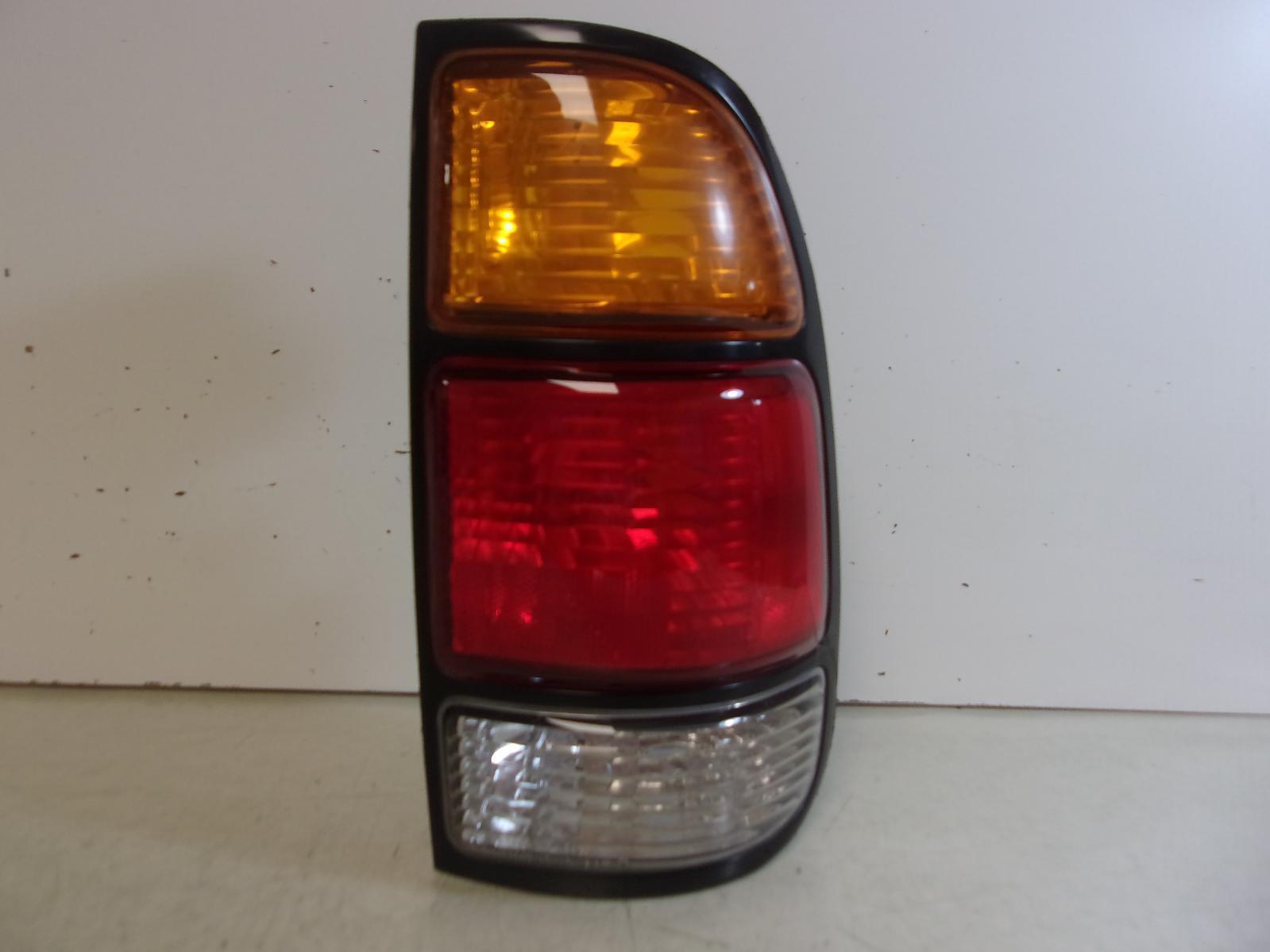 2000 2001 2002 2003 2004 Toyota Tundar Passenger RH Tail Light OEM