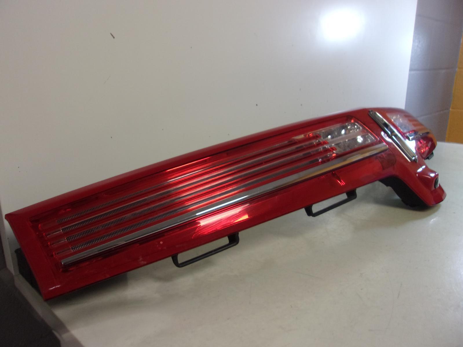 2010 - 2019 Lincoln MKT Rear Center Inner Tail Light Bar with Camera OEM - 0