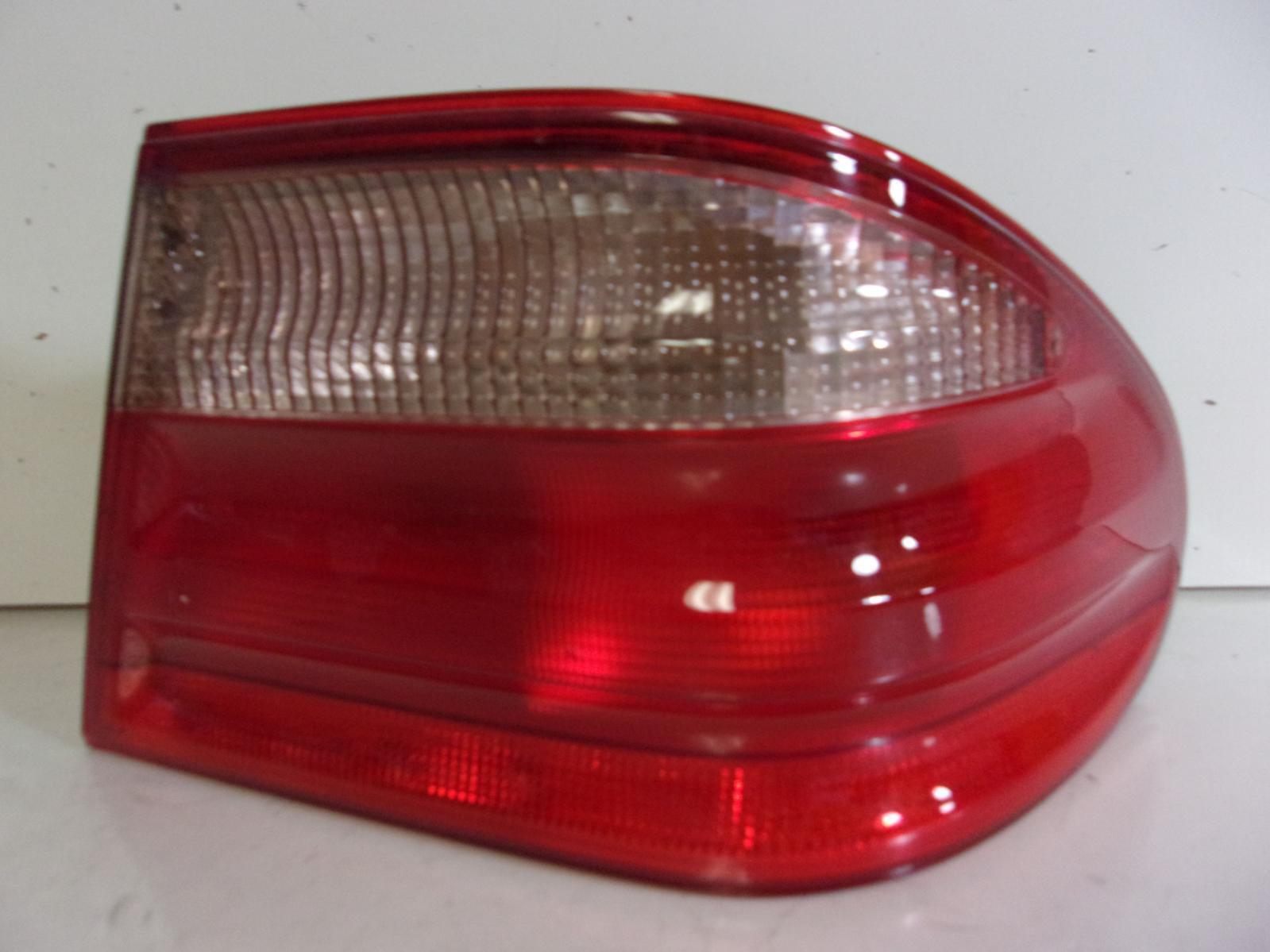 2000 2001 2002 Mercedes E-class Sedan Passenger Rh Quarter Panel Tail Light OEM