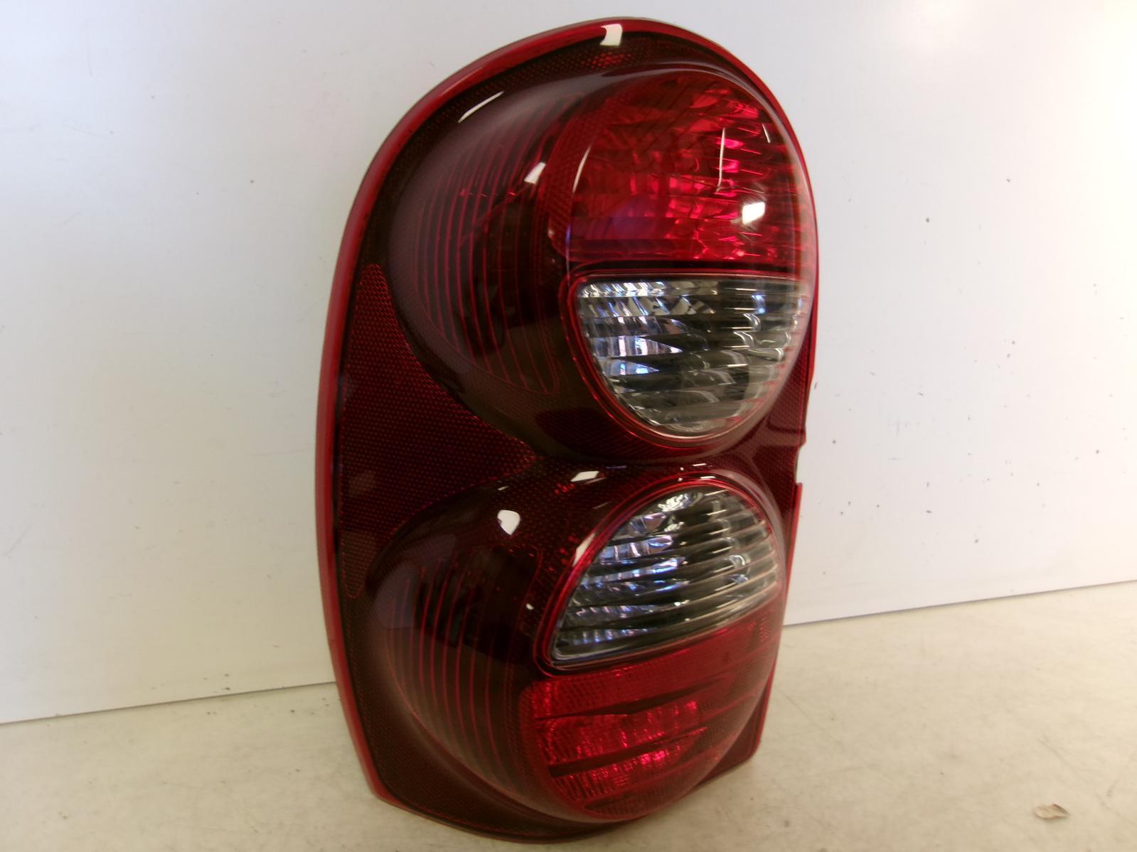 2005 2006 Jeep Liberty Driver Lh Outer Quarter Panel Tail Light OEM