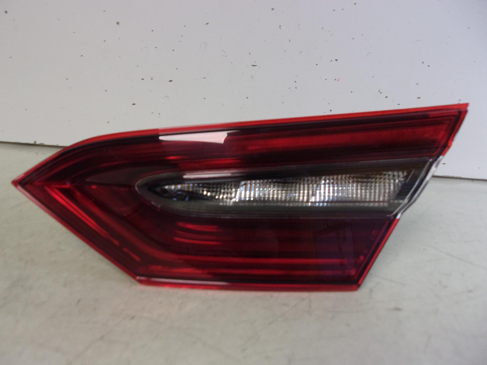 2018 2019 Toyota Camry Passenger RH Inner Lid LED Tail Light OEM