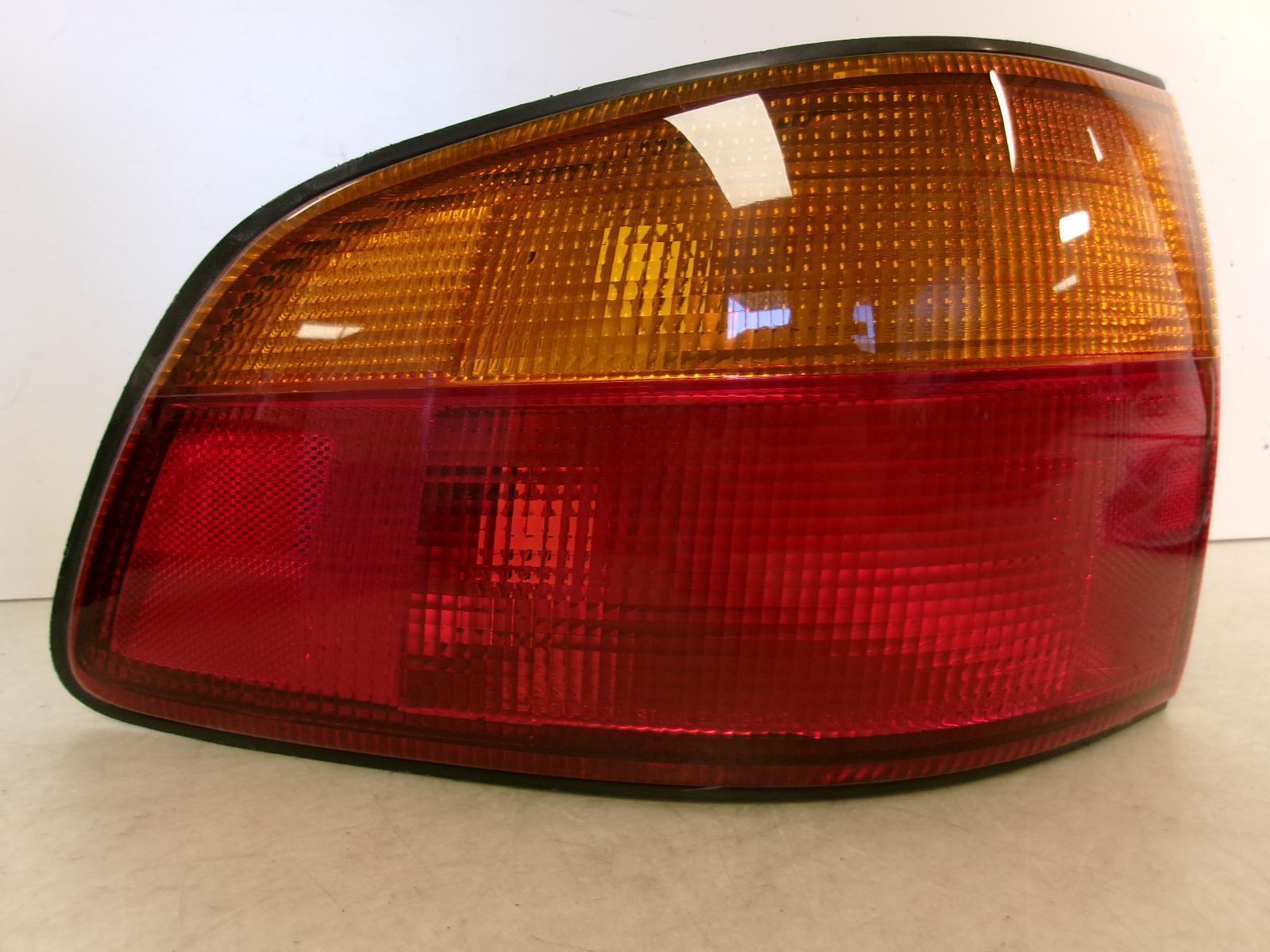 1998 1999 2000 Toyota Sienna Driver Lh Outer Quarter Panel Tail Light OEM