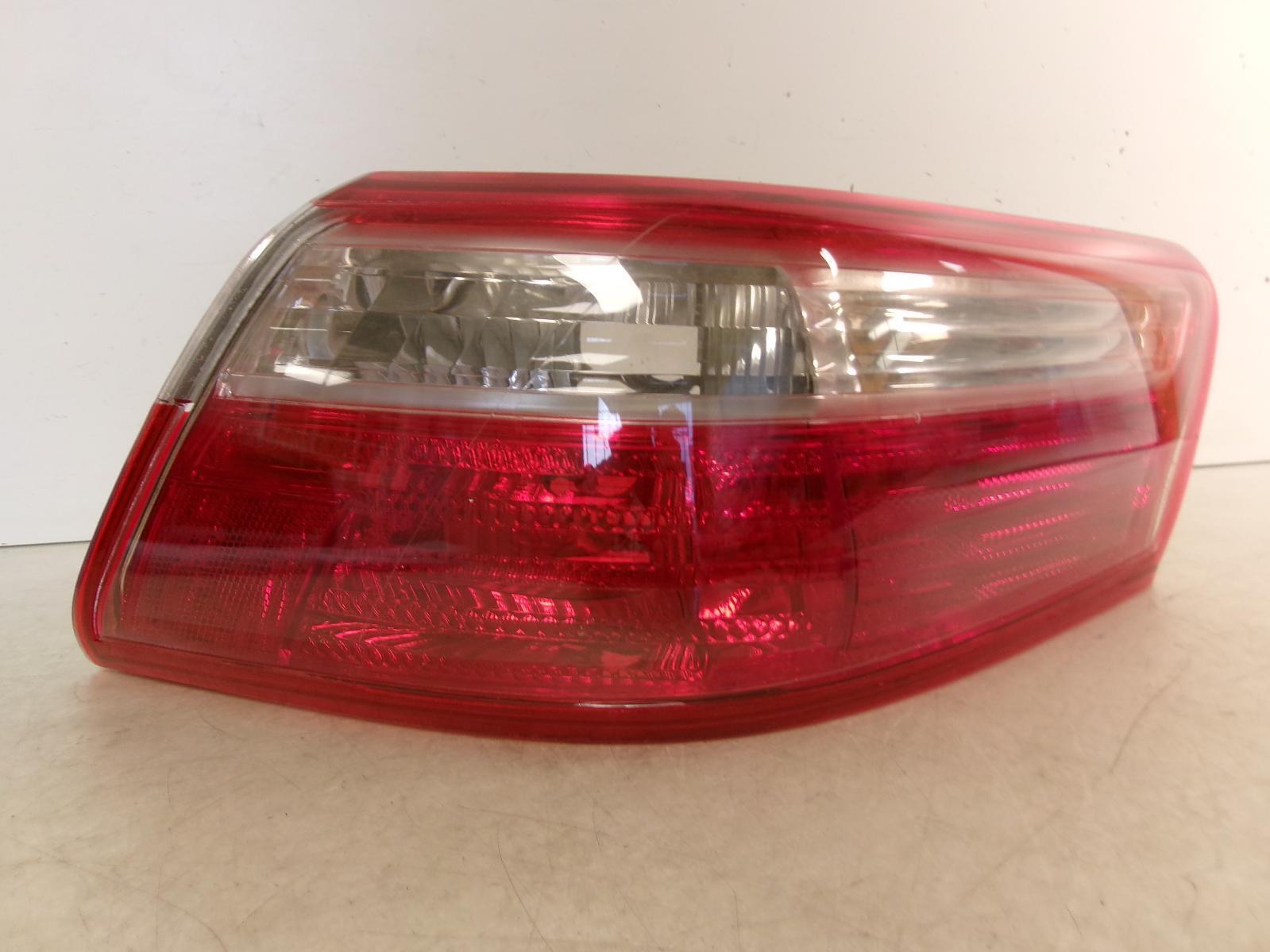 2007 2008 2009 Toyota Camry Passenger RH Outer Quarter Panel Tail Light OEM