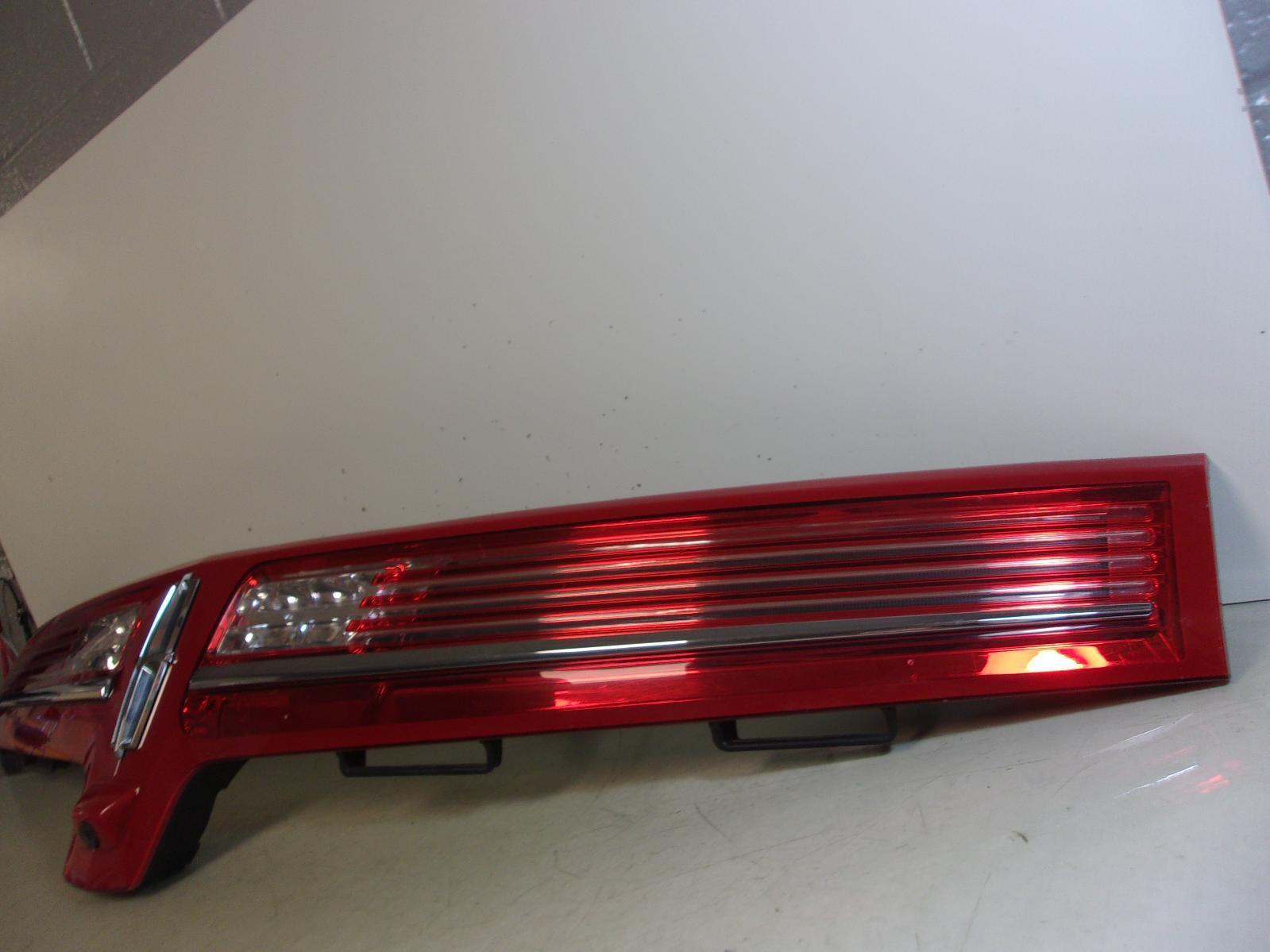 2010 - 2019 Lincoln MKT Rear Center Inner Tail Light Bar with Camera OEM