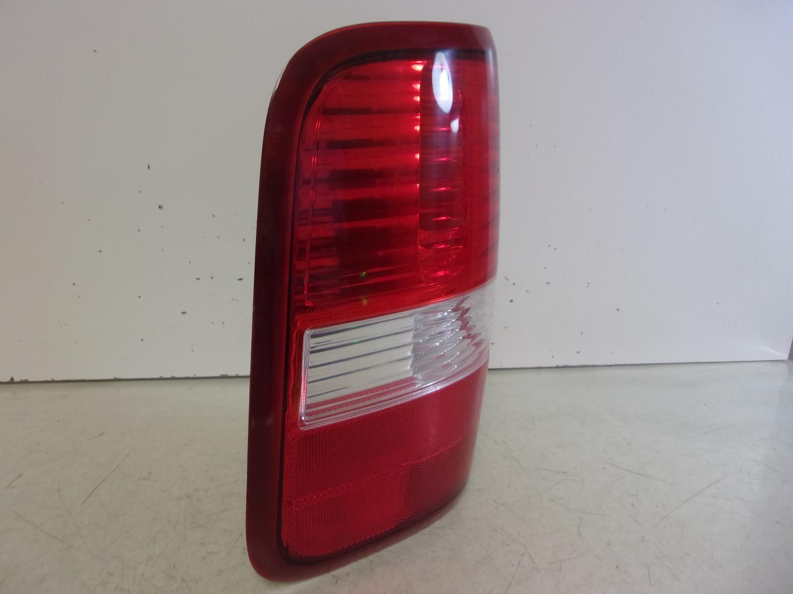 2004 2005 2006 2007 2008 Ford F150 Driver LH Styleside Tail Light OEM