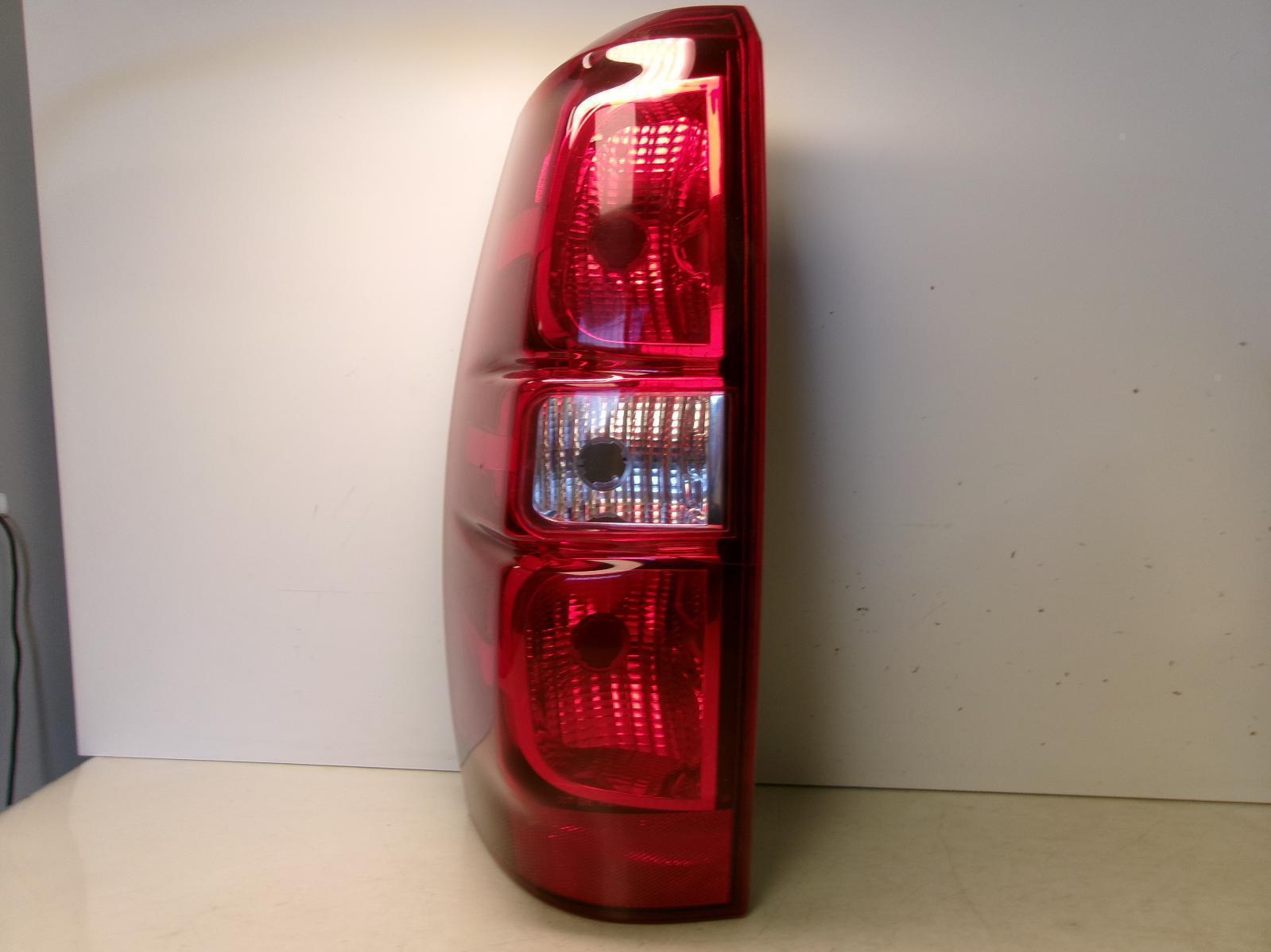 2007 - 2013 Chevrolet Avalanche Driver Lh Incandescent Outer Tail Light OEM