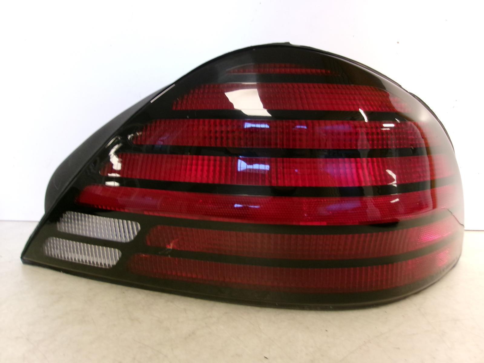 1999 - 2005 Pontiac Grand Am Passenger RH Outer Quarter Panel Tail Light OEM