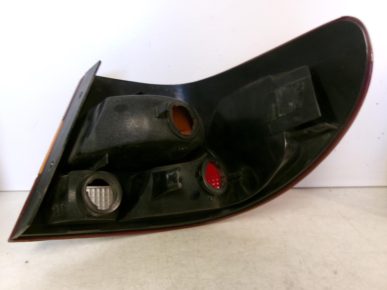 2000 2001 2002 Saturn Sl Driver Lh Outer Quarter Panel Tail Light OEM