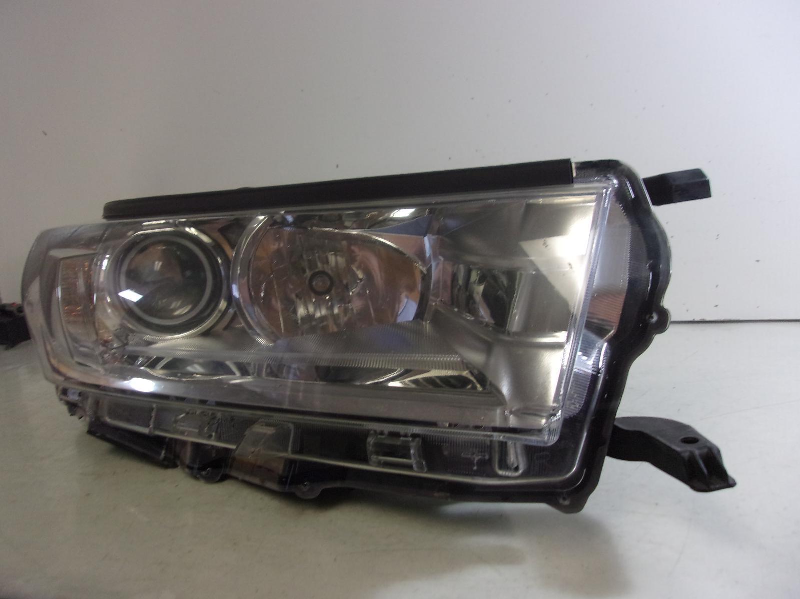 2017 2018 2019 Toyota Highlander Passenger Rh Halogen Headlight OEM