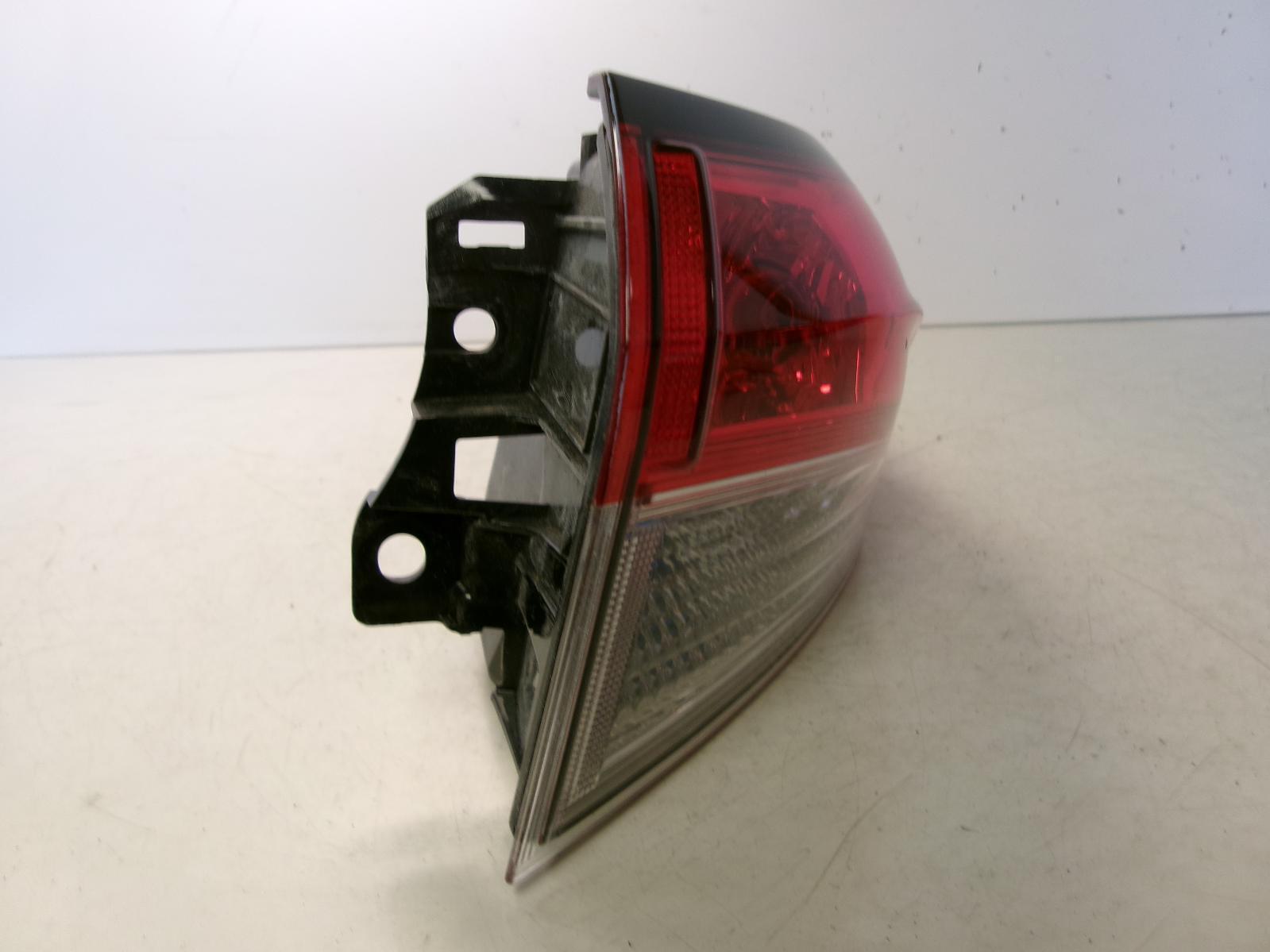 2020 2021 2022 Toyota Corolla Passenger Rh Outer Tail Light W/o Smoked Lens OEM