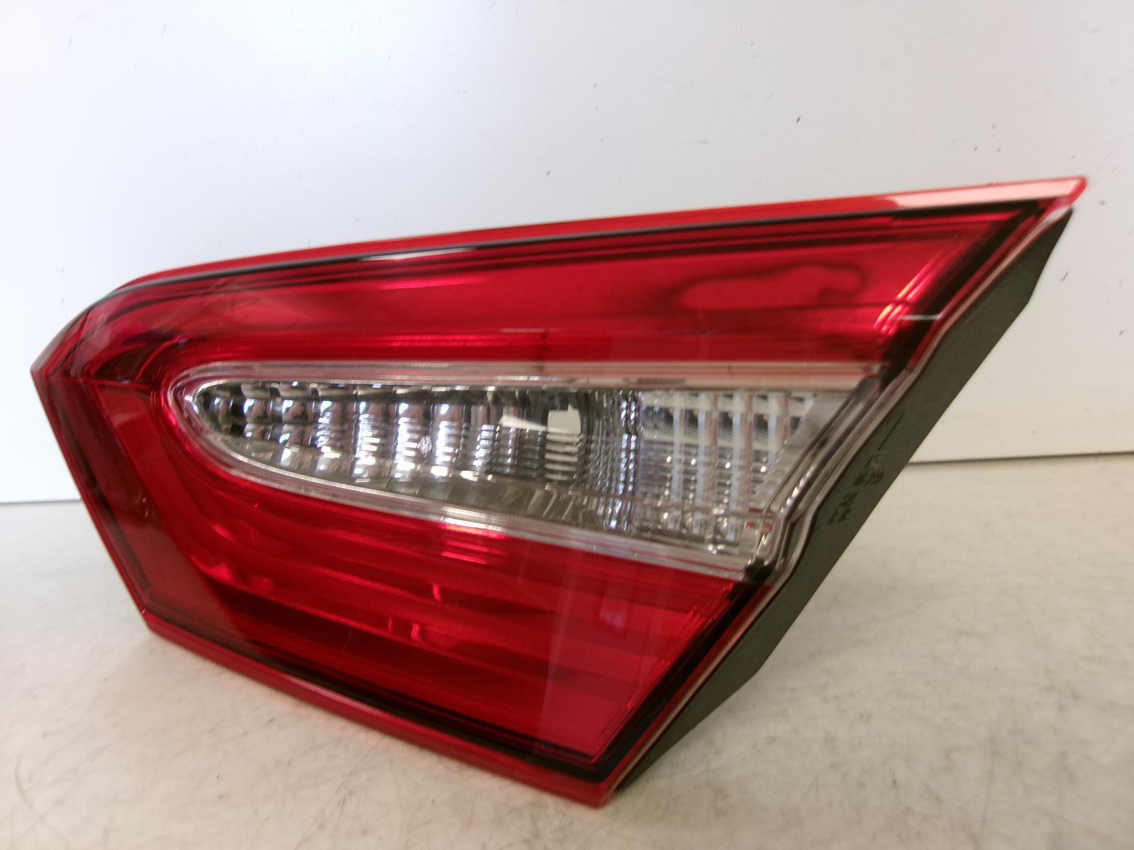 2020 2021 2022 2023 Toyota Camry Passenger Rh Inner Lid Tail Light OEM