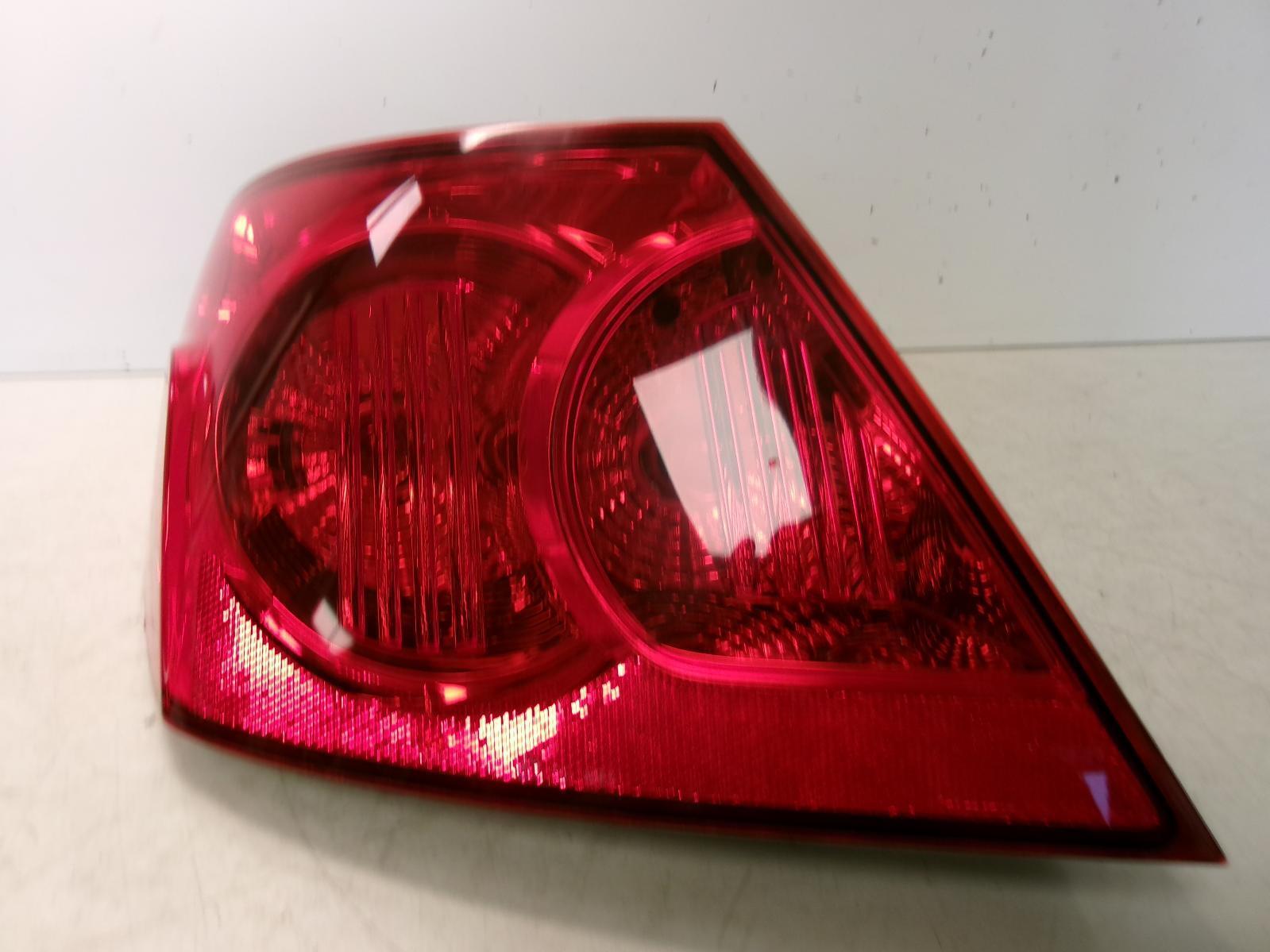 2009 2010 Chrysler Sebring Sedan  Driver Lh Outer Tail Light OEM