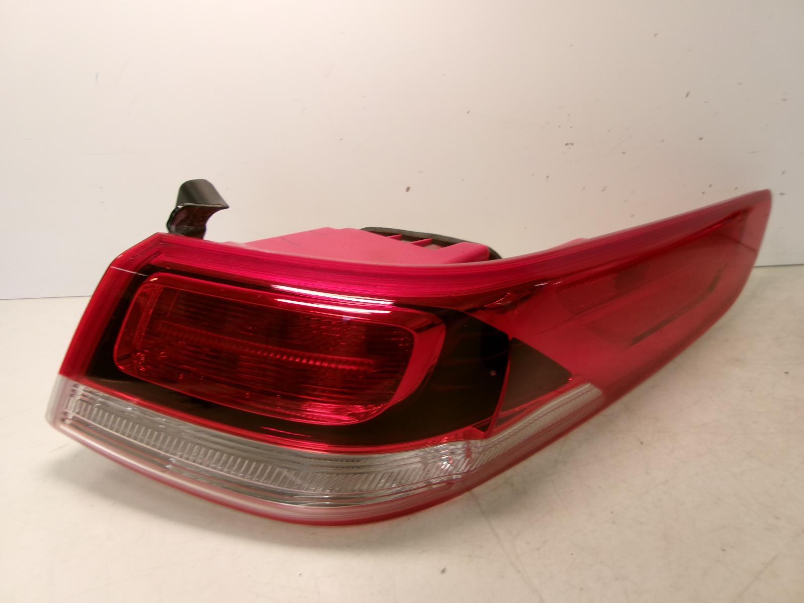 2016 - 2020 Kia Optima Passenger RH Incandescent Quarter Panel Tail Light OEM