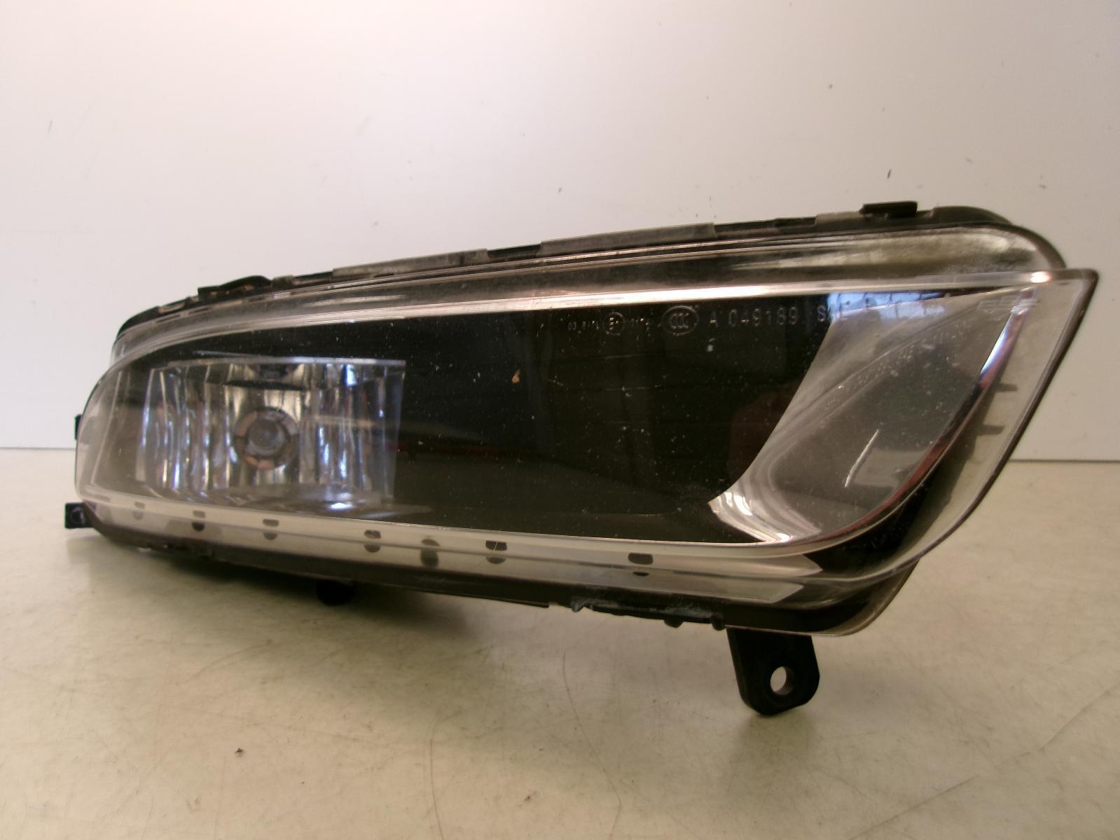 2013 2014 2015 2016 2017 Volkswagen Cc Passenger Rh Fog Light OEM