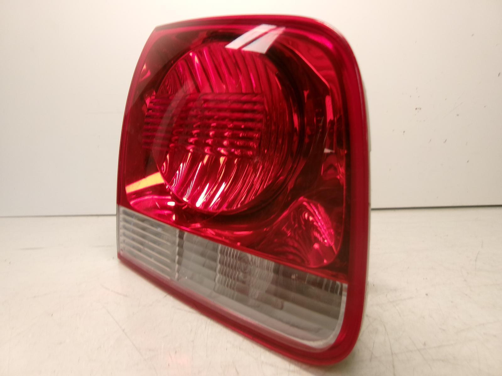 2004 2005 2006 Volkswagen Touareg Driver Lh Inner Tail Light OEM