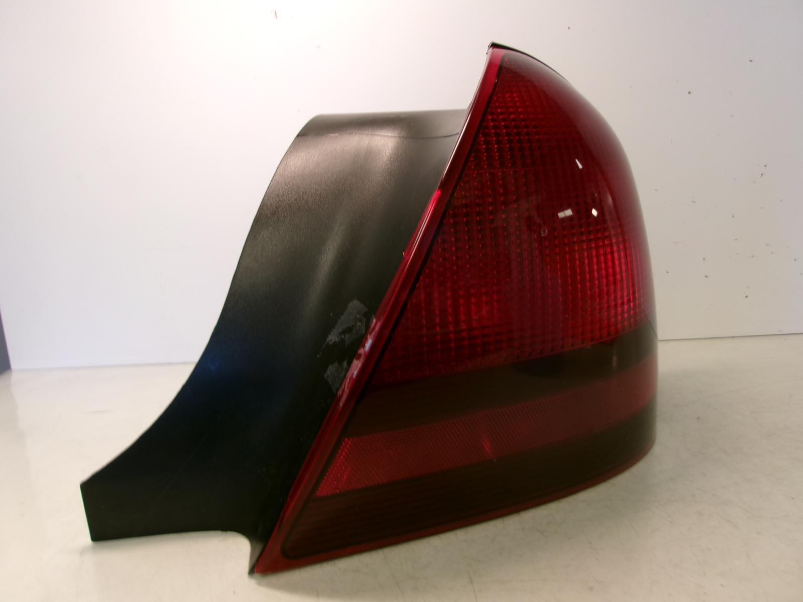 2003 - 2011 Mercury Grand Marquis  Passenger Rh Quarter Panel Tail Light OEM - 0