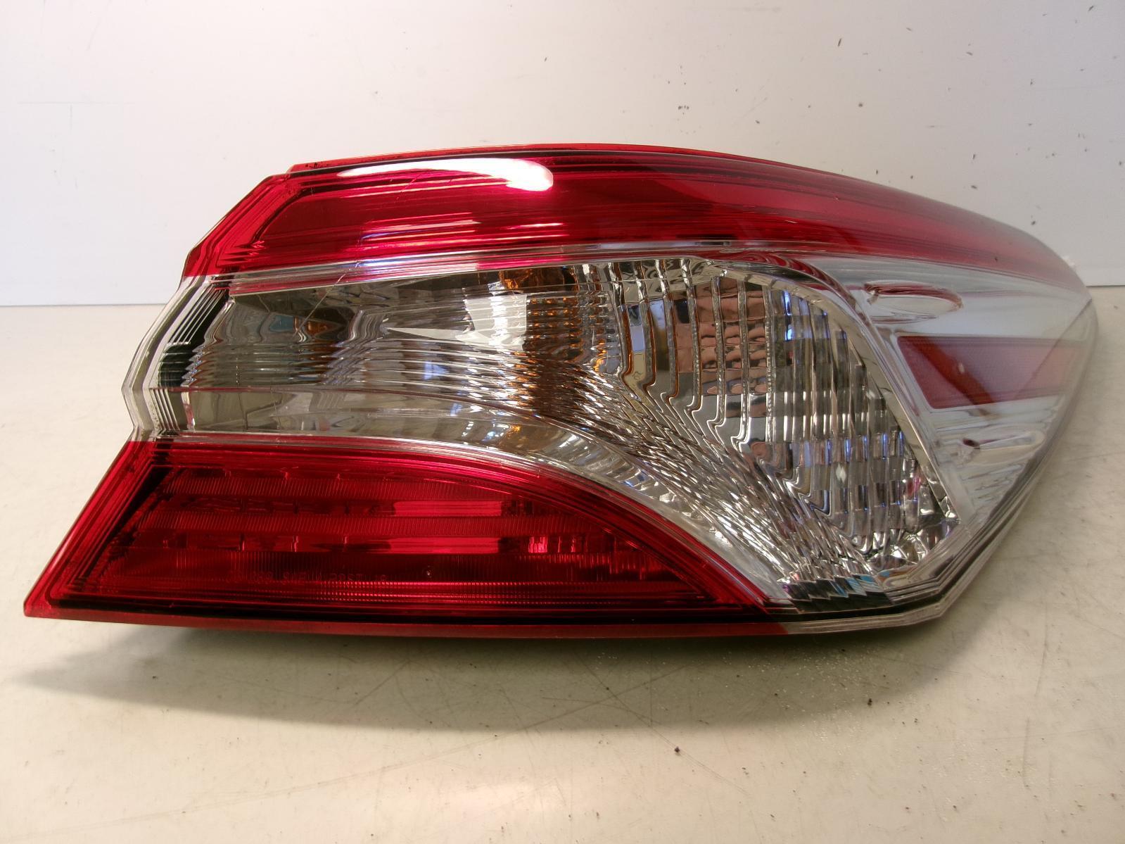 2018 - 2023 Toyota Camry Passenger Rh Outer Quarter Panel Tail Light OEM