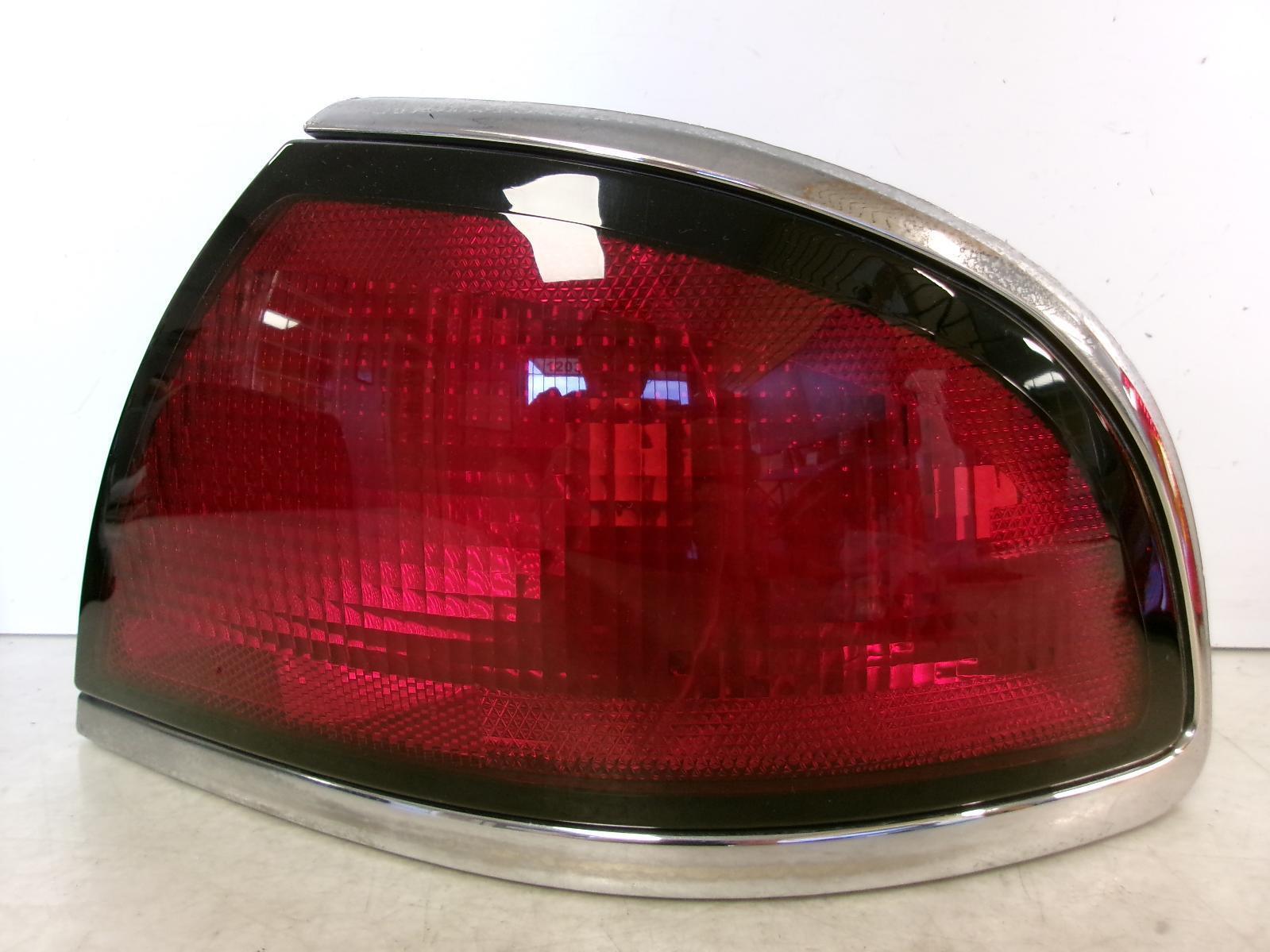 1997 1998 1999 Buick Lesabre Passenger Rh Outer Quarter Panel Tail Light OEM