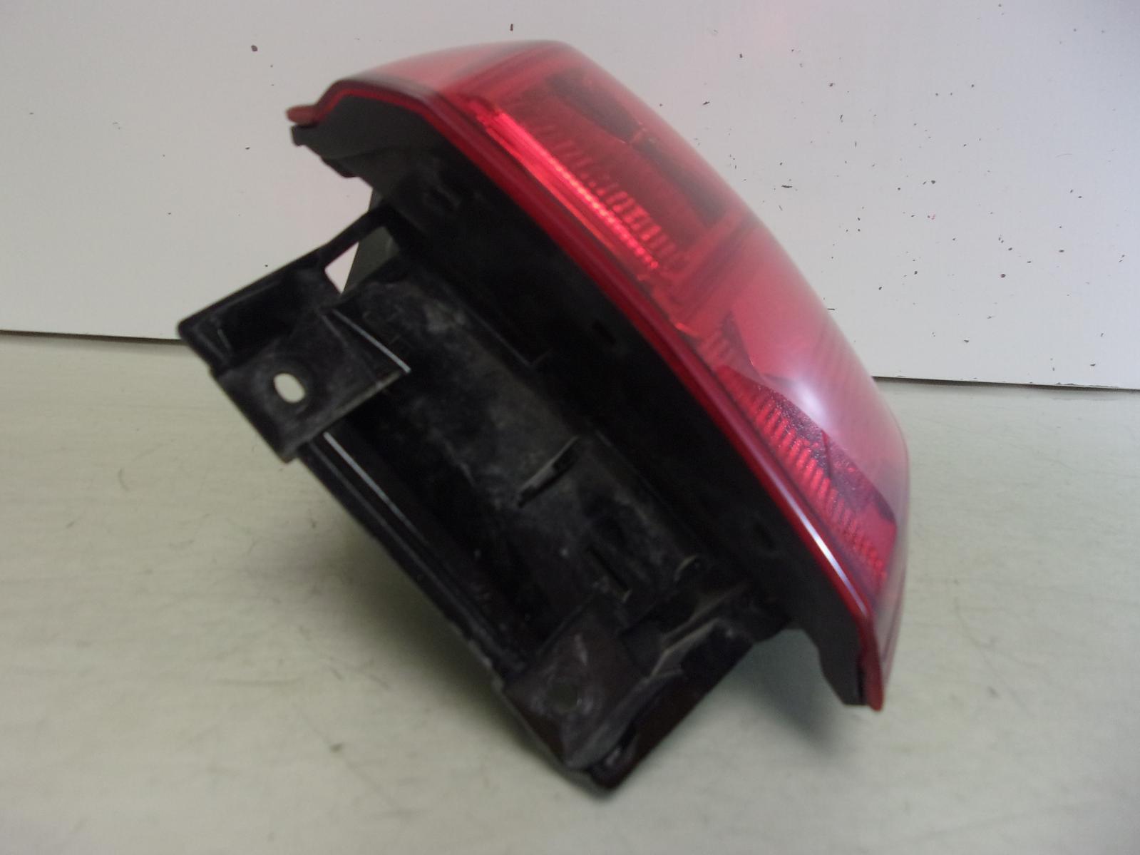 2017 2018 2019 2020 Nissan Pathfinder Passenger RH Incandescent Tail Light OEM