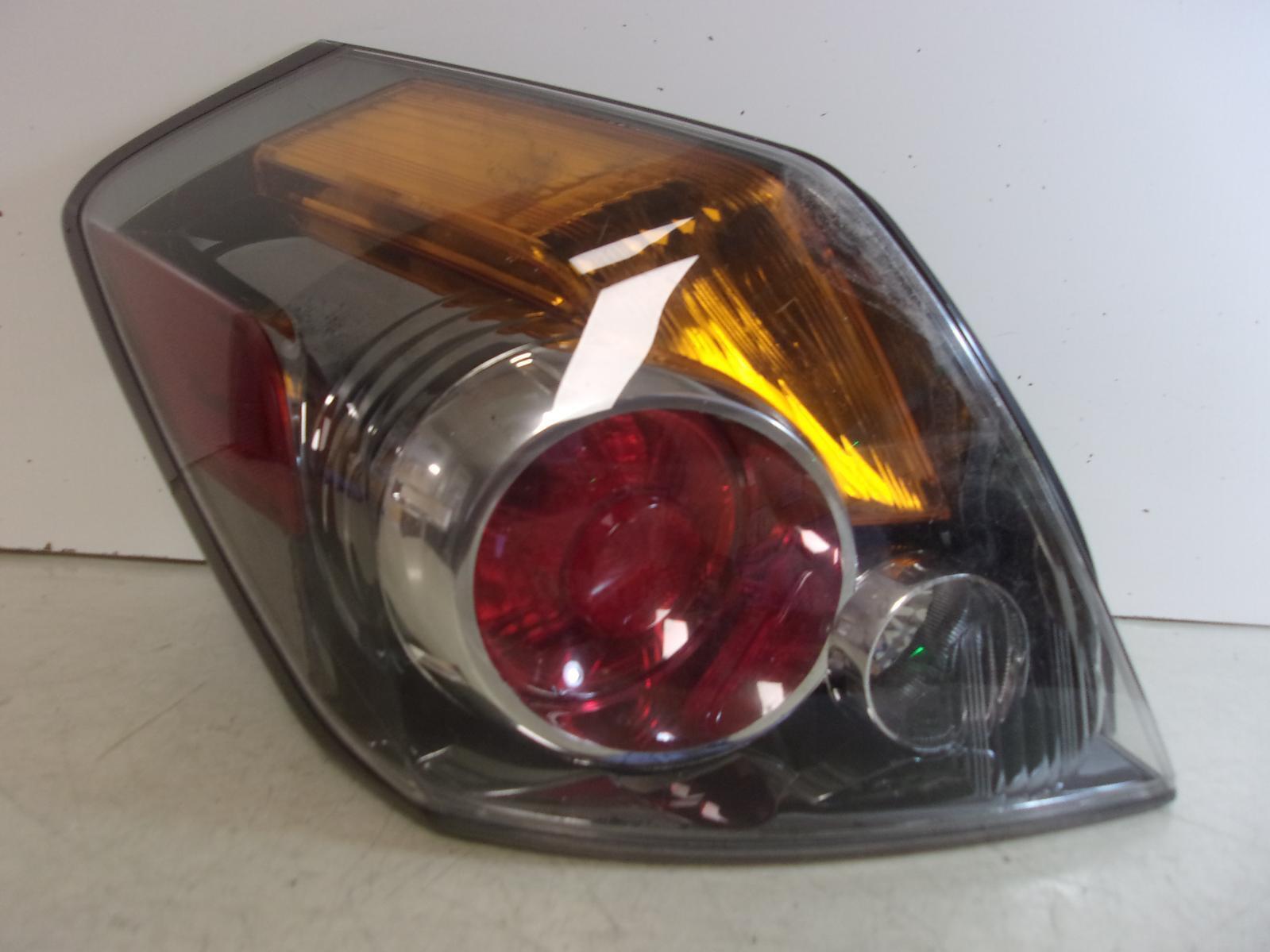 2007 2008 2009 Nissan Altima Sedan Driver LH Tail Light OEM