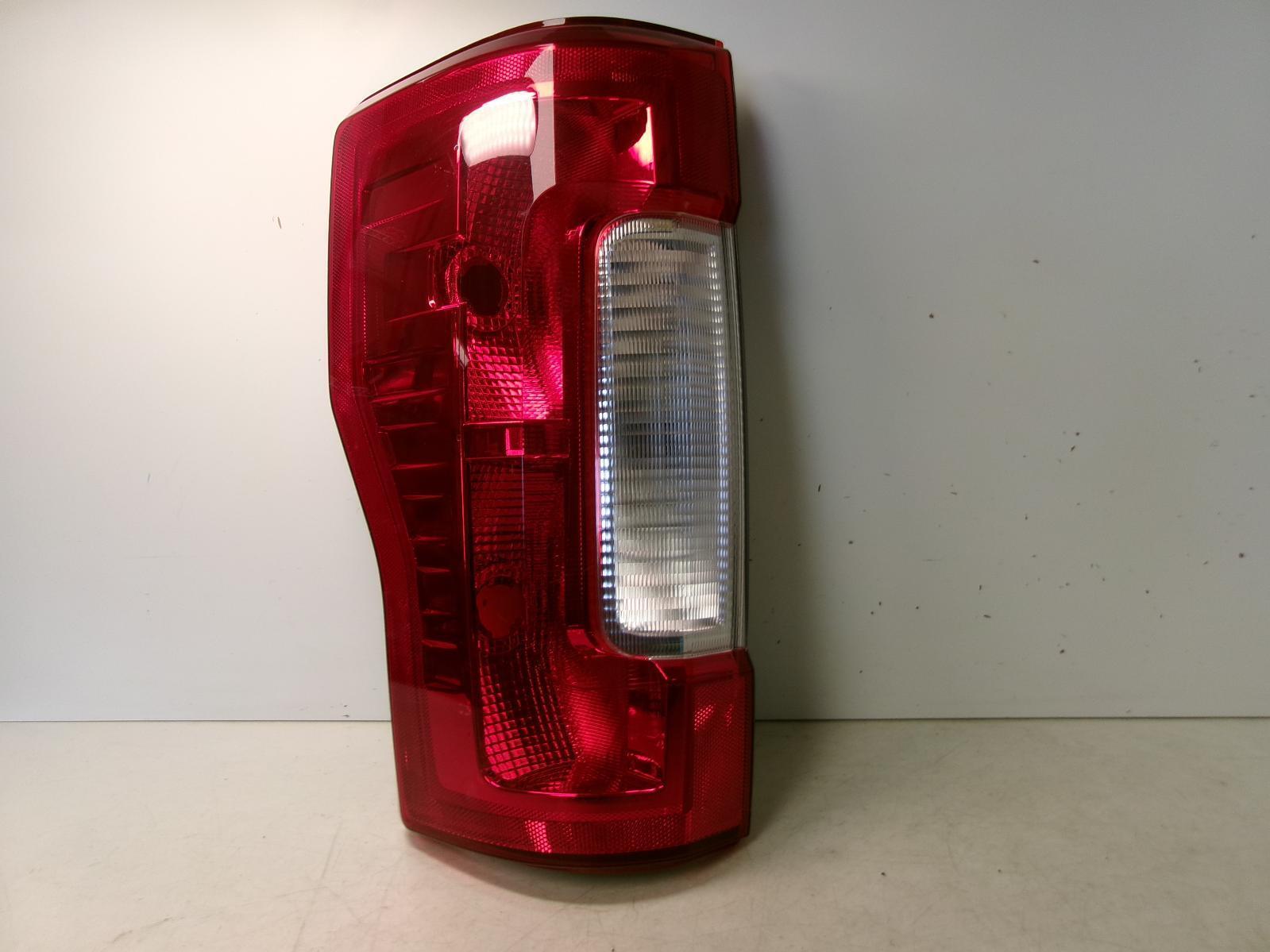 Fits 2017 2018 2019 Ford F250sd Driver Incandescent Tail Light W/o Blind Spot