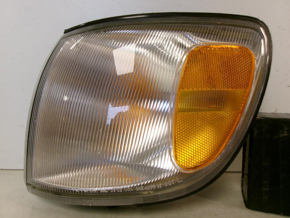 1998 1999 2000 Toyota Sienna Driver Lh Halogen Turn Signal Light OEM