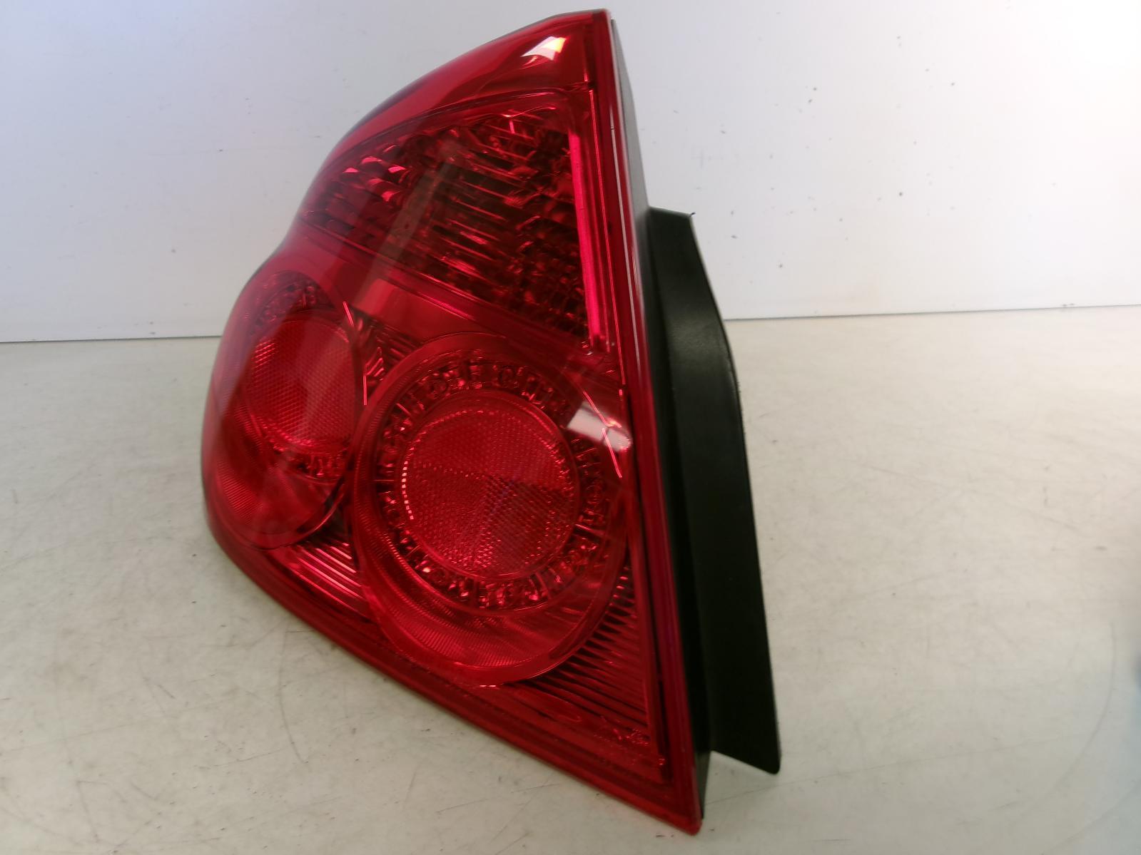 2005 2006 Infiniti G35 Sedan Driver Lh Outer Quarter Panel Tail Light OEM