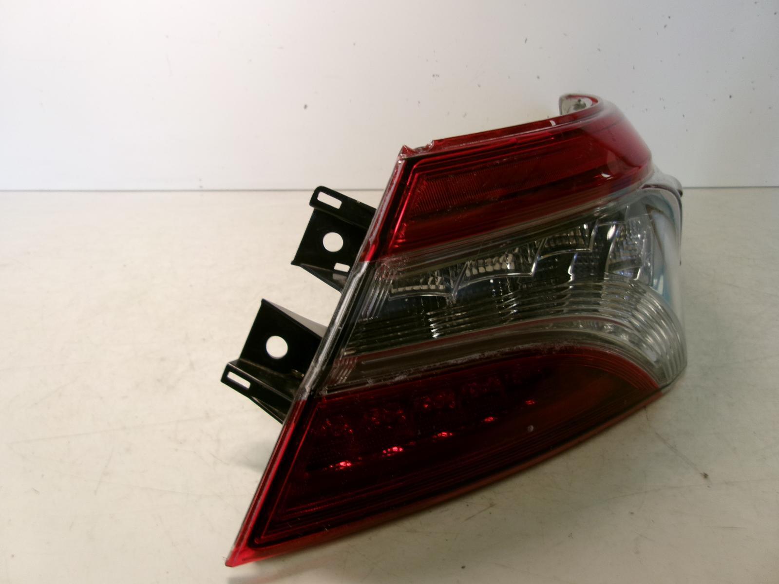 2018 2019 Toyota Camry Passenger Rh Led Smoked Tail Light OEM