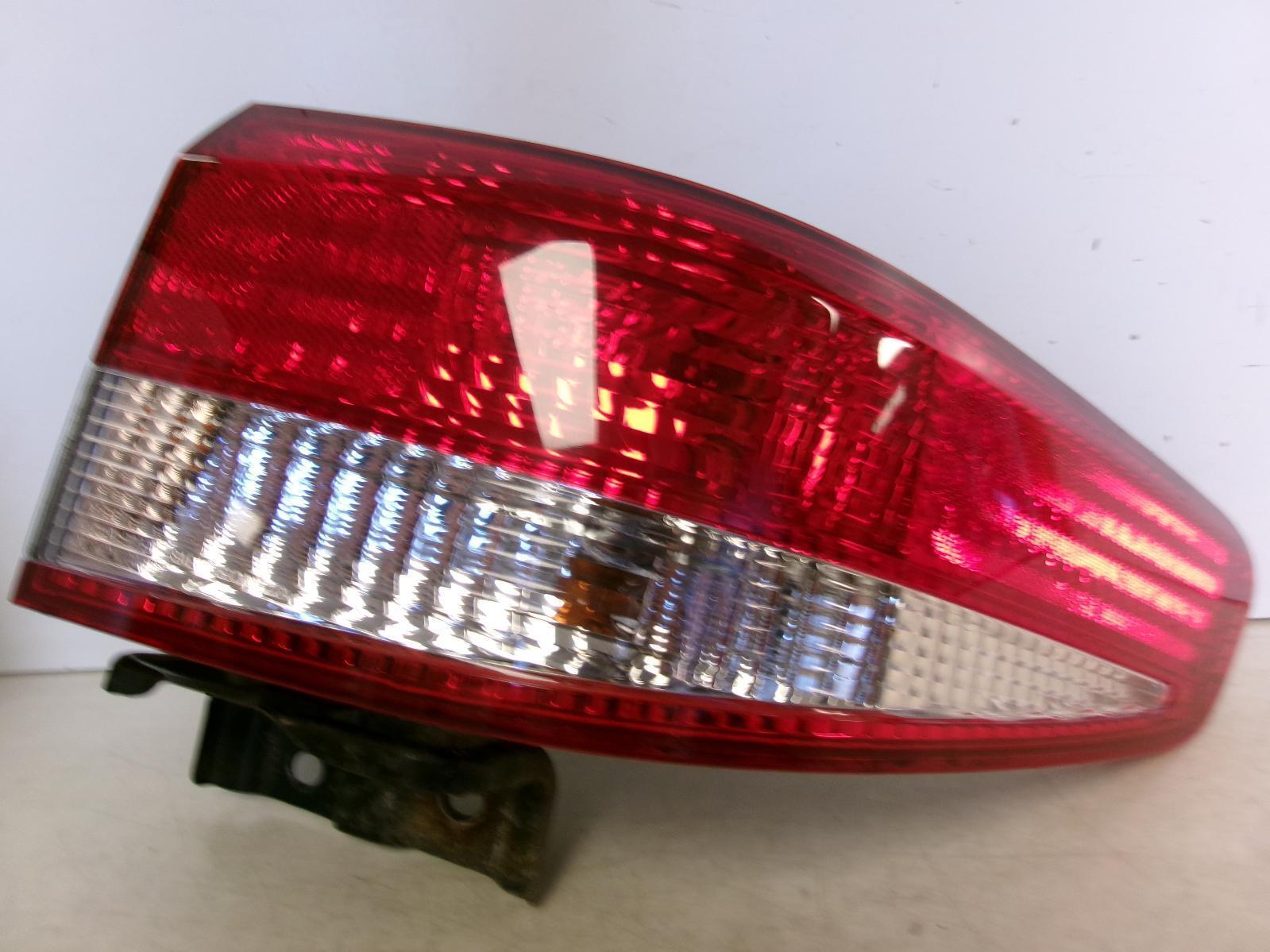 2003 2004 Honda Accord Passenger Rh Outer Quarter Panel Tail Light OEM