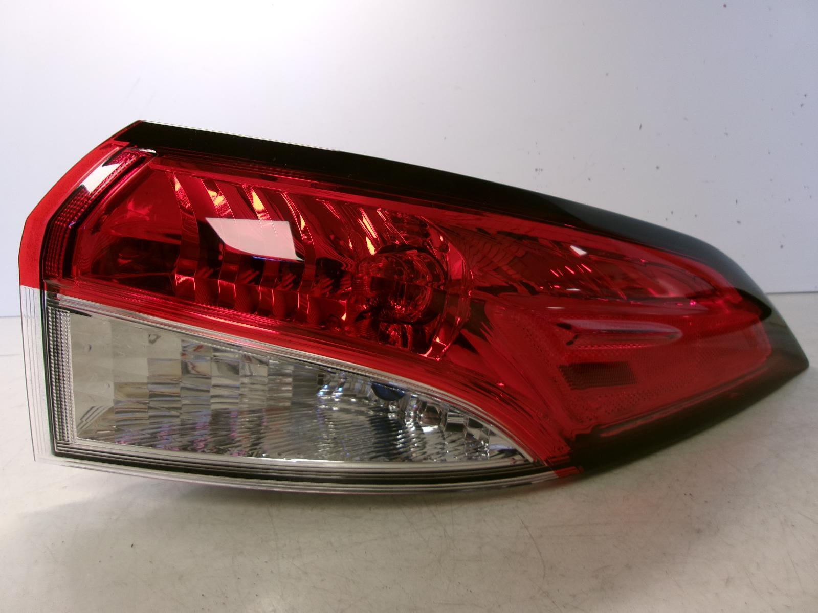 2020 2021 2022 Toyota Corolla Passenger Rh Outer Tail Light W/o Smoked Lens OEM