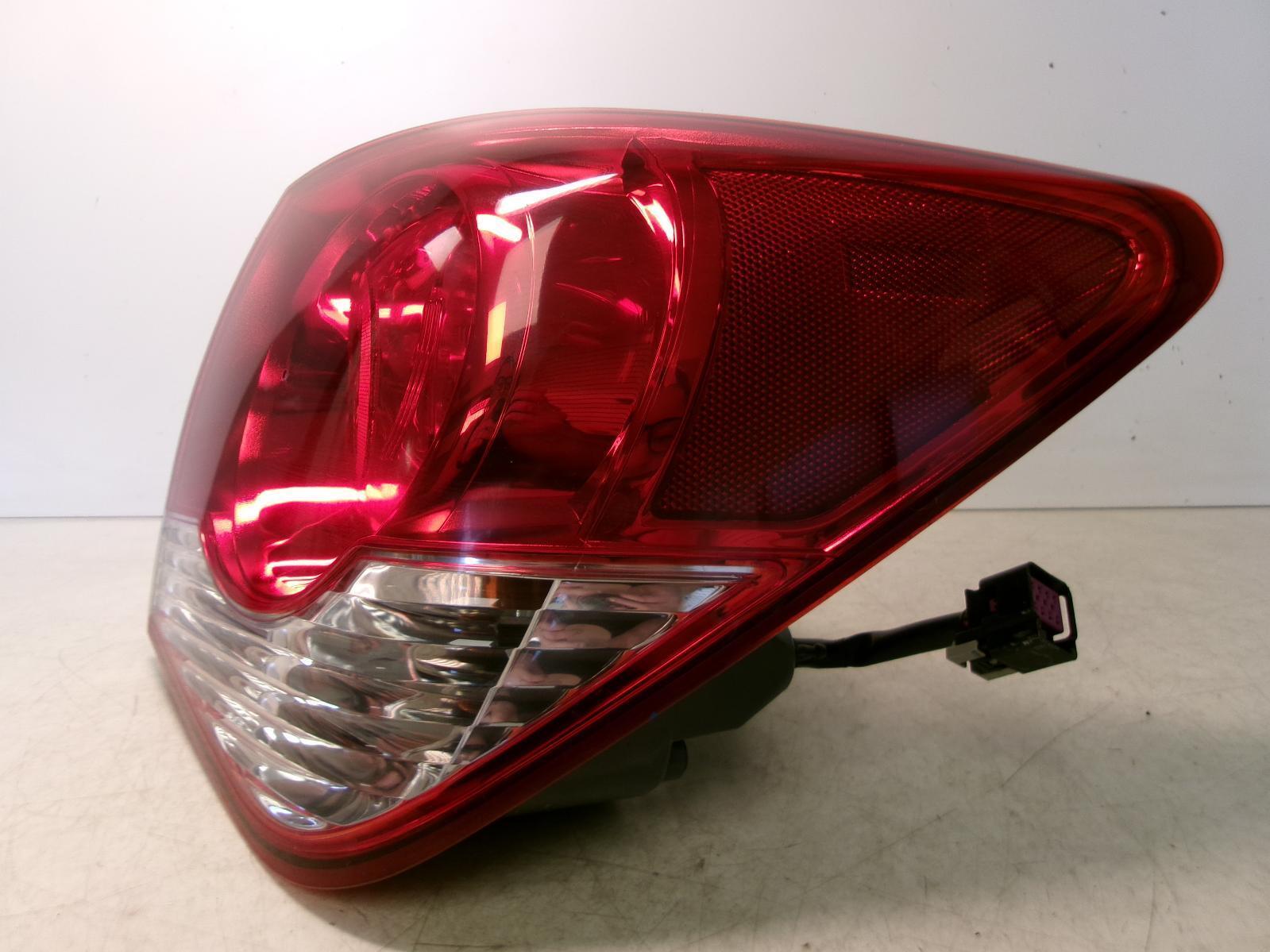 2011 - 2015 Chevrolet Cruze Passenger Rh Outer Quarter Panel Tail Light OEM