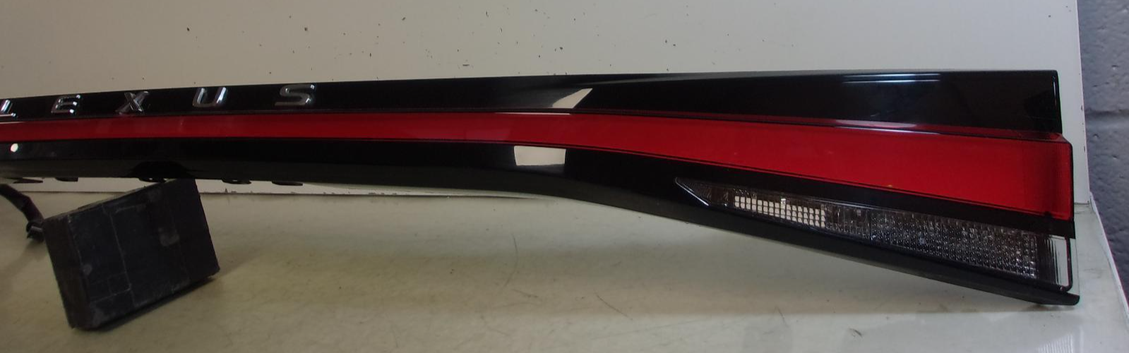 2023 - 2024 Lexus RX350 / RX350h / RX450h+ / RX500h Rear Center Tail Light OEM