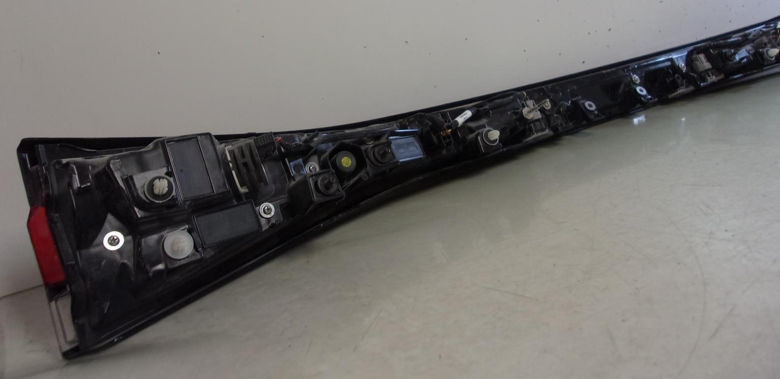 2023 - 2024 Lexus RX350 / RX350h / RX450h+ / RX500h Rear Center Tail Light OEM