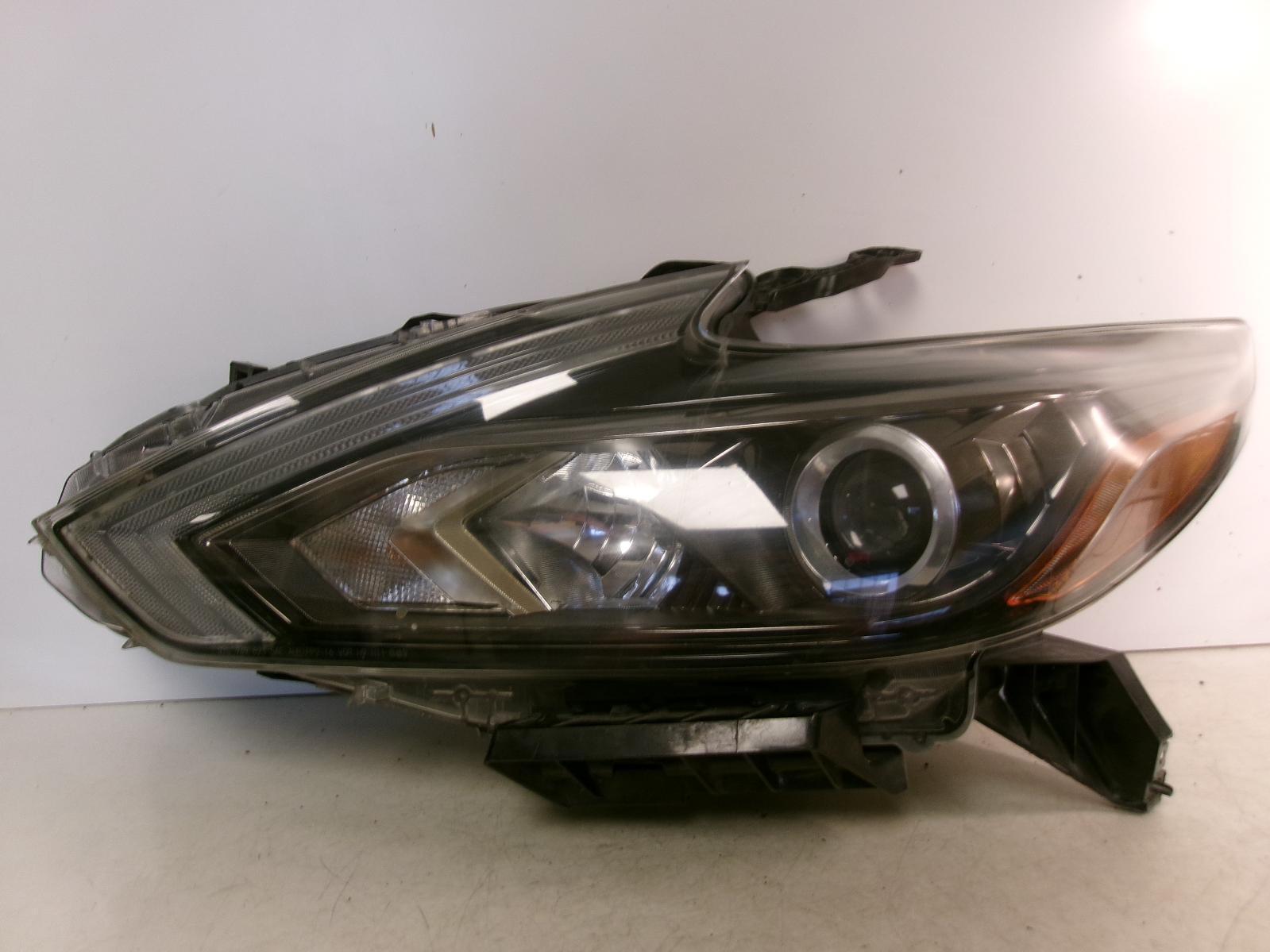 2016 2017 Nissan Altima Sedan Driver Lh Halogen Smoked Trim Headlight OEM