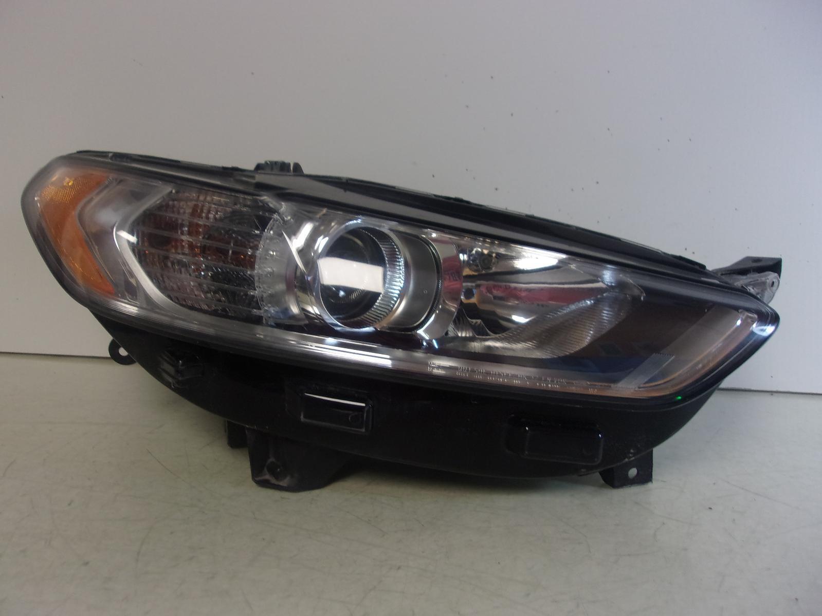 2013 2014 2015 2016 Ford Fusion Passenger RH Halogen Headlight OEM