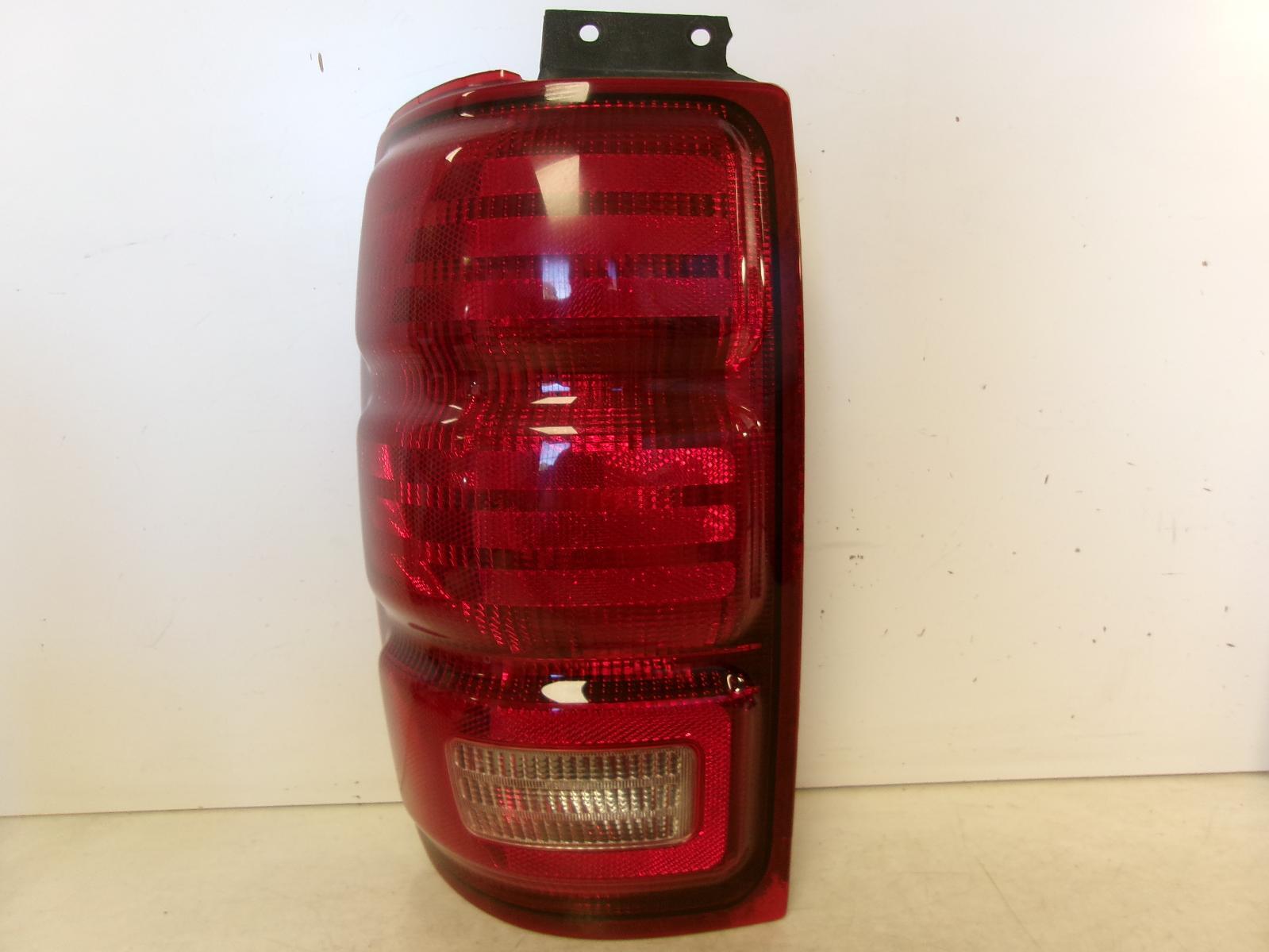 1998 1999 2000 2001 2002 Ford Expedition Driver Lh Outer Tail Light OEM - 0