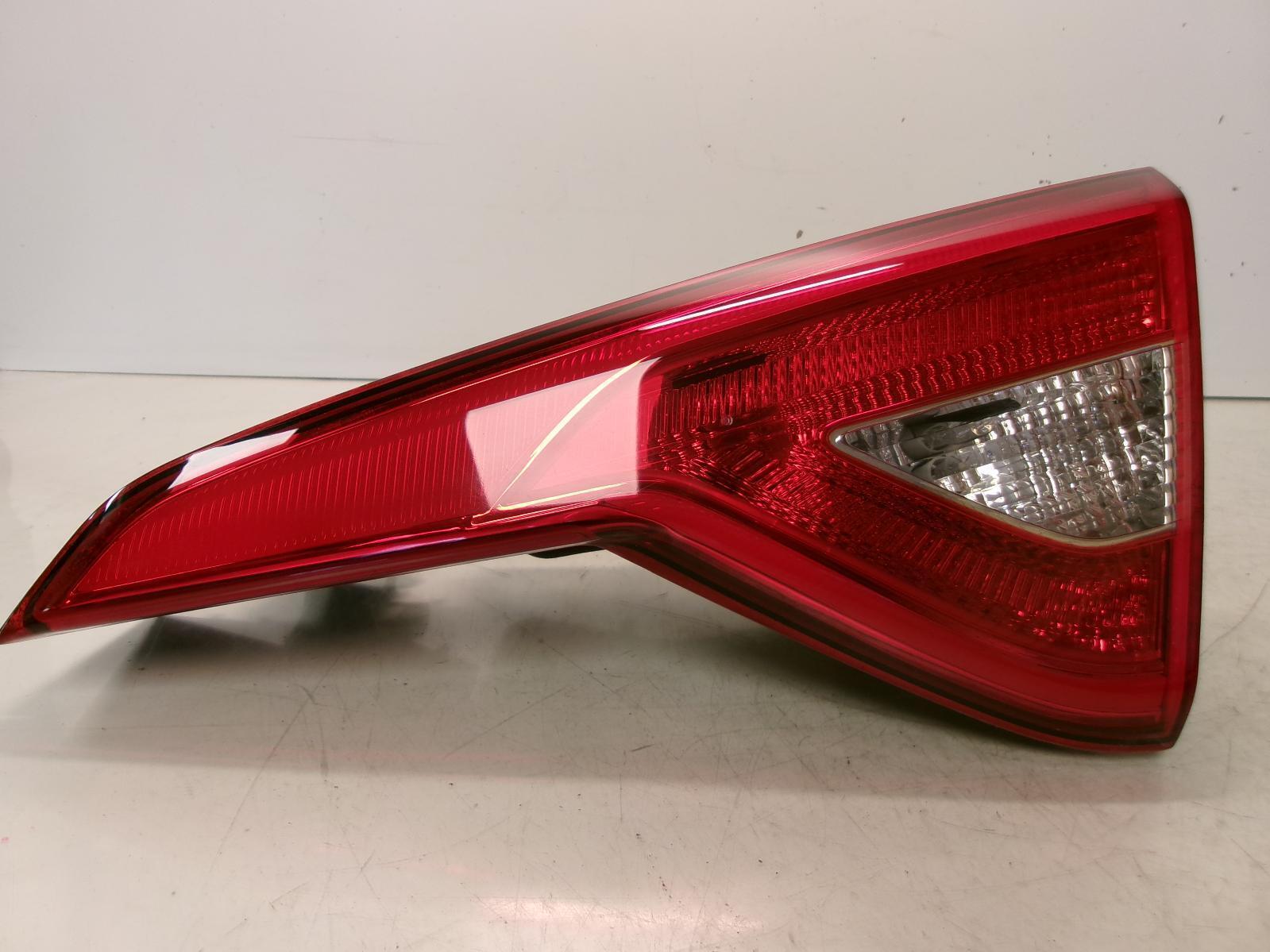 2016 Hyundai Sonata Passenger Rh Inner Incandescent Lid Tail Light OEM