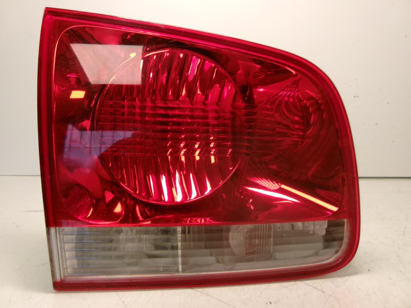 2004 2005 2006 Volkswagen Touareg Driver Lh Inner Tail Light OEM