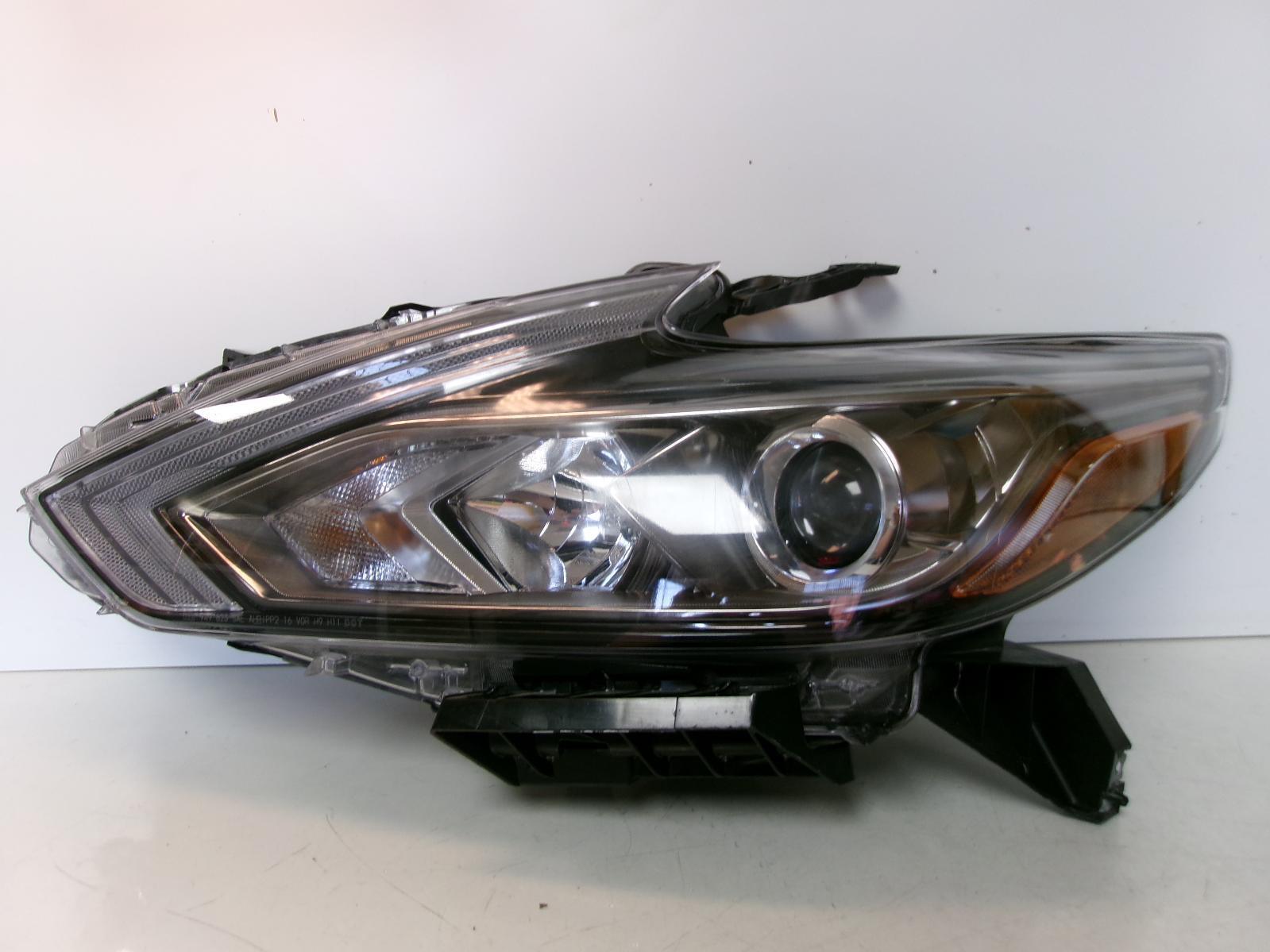 2016 2017 2018 Nissan Altima Sedan Driver Lh Halogen Headlight OEM