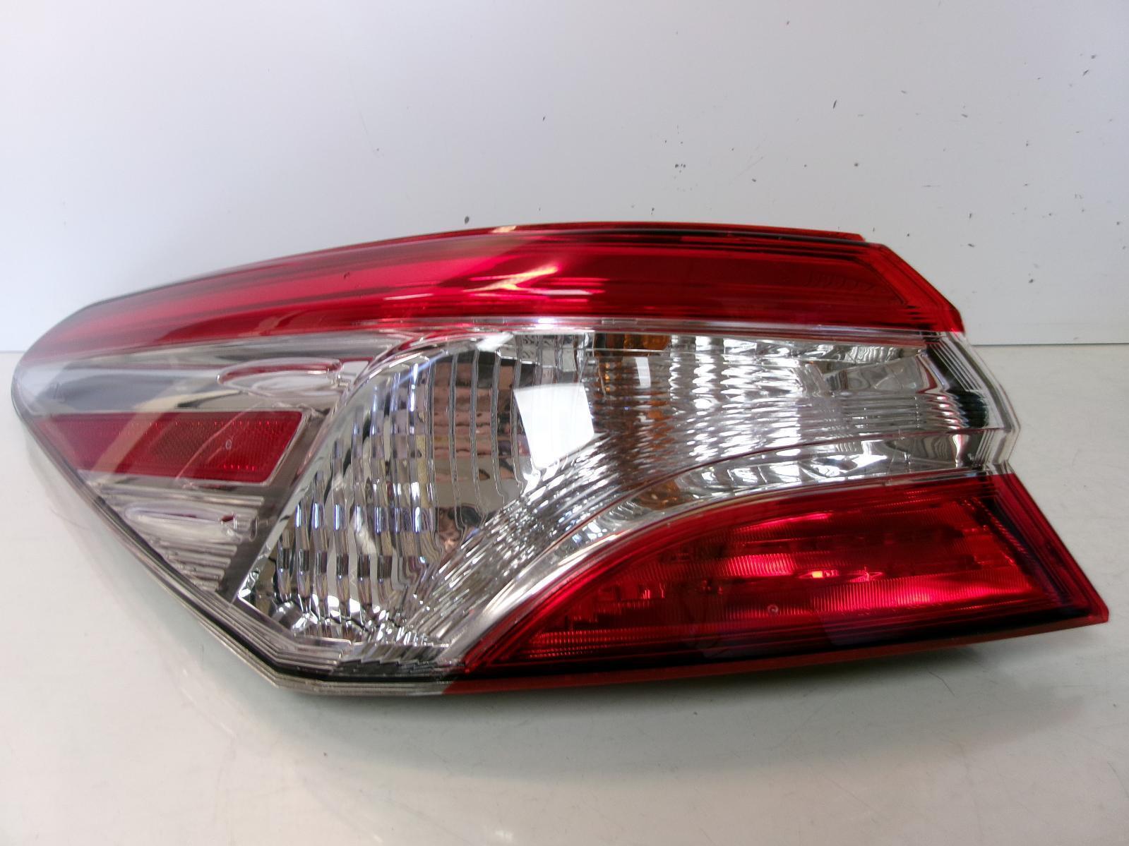 2018 2019 Toyota Camry Driver Lh Quarter Panel Tail Light OEM