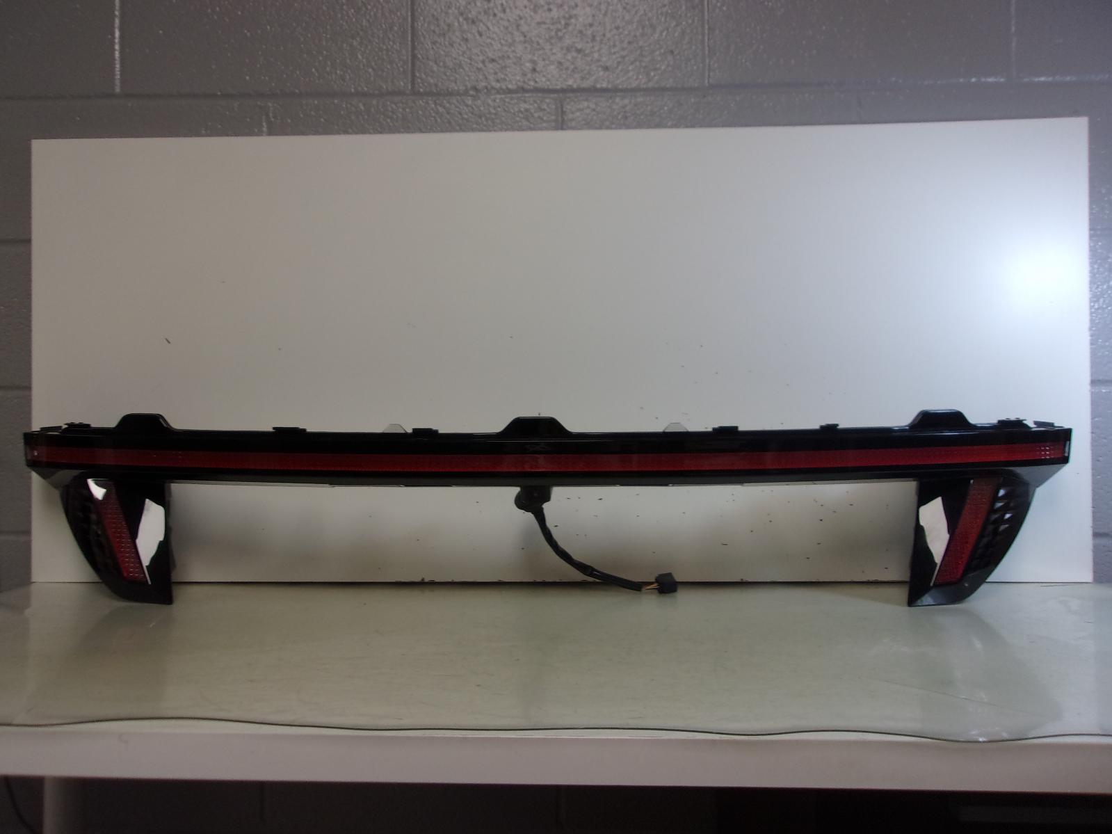 2022-2024 Hyundai Tucson Rear Center Liftgate Mounted LED Tail Light Bar OEM