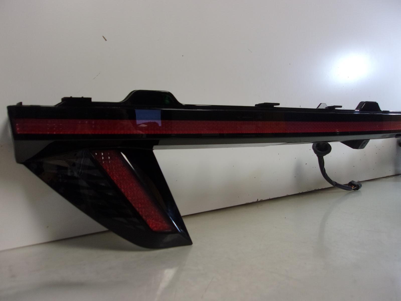 2022-2024 Hyundai Tucson Rear Center Liftgate Mounted LED Tail Light Bar OEM