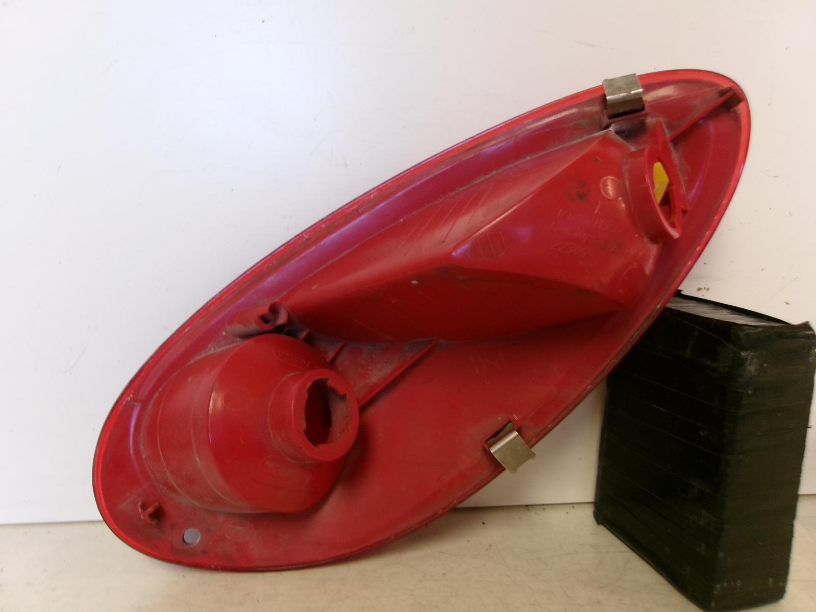 2001 - 2005 Chrysler Pt Cruiser Driver Lh Outer Tail Light OEM - 0