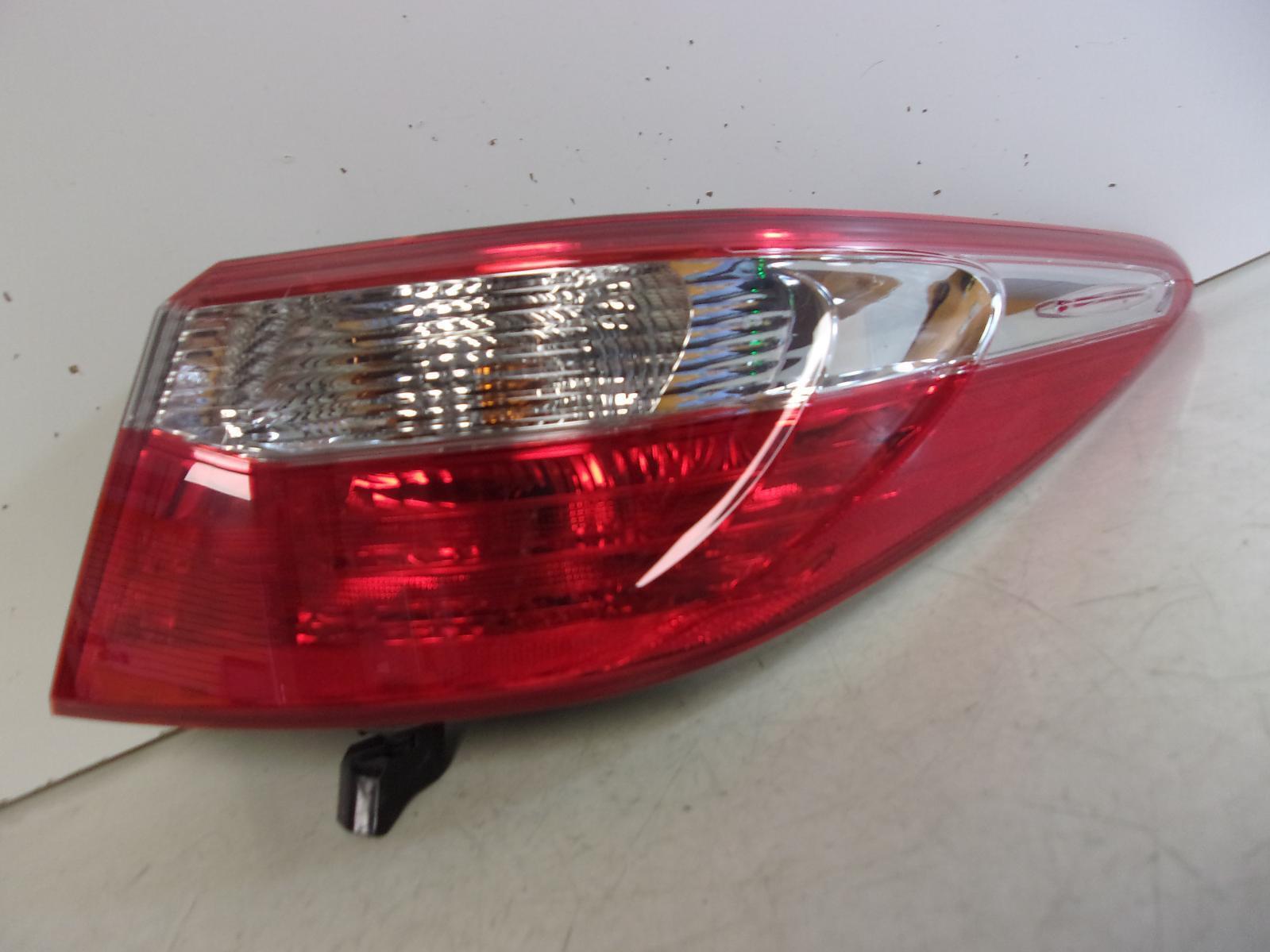 2015 2016 2017 Toyota Camry Passenger RH Quarter Panel Tail Light OEM