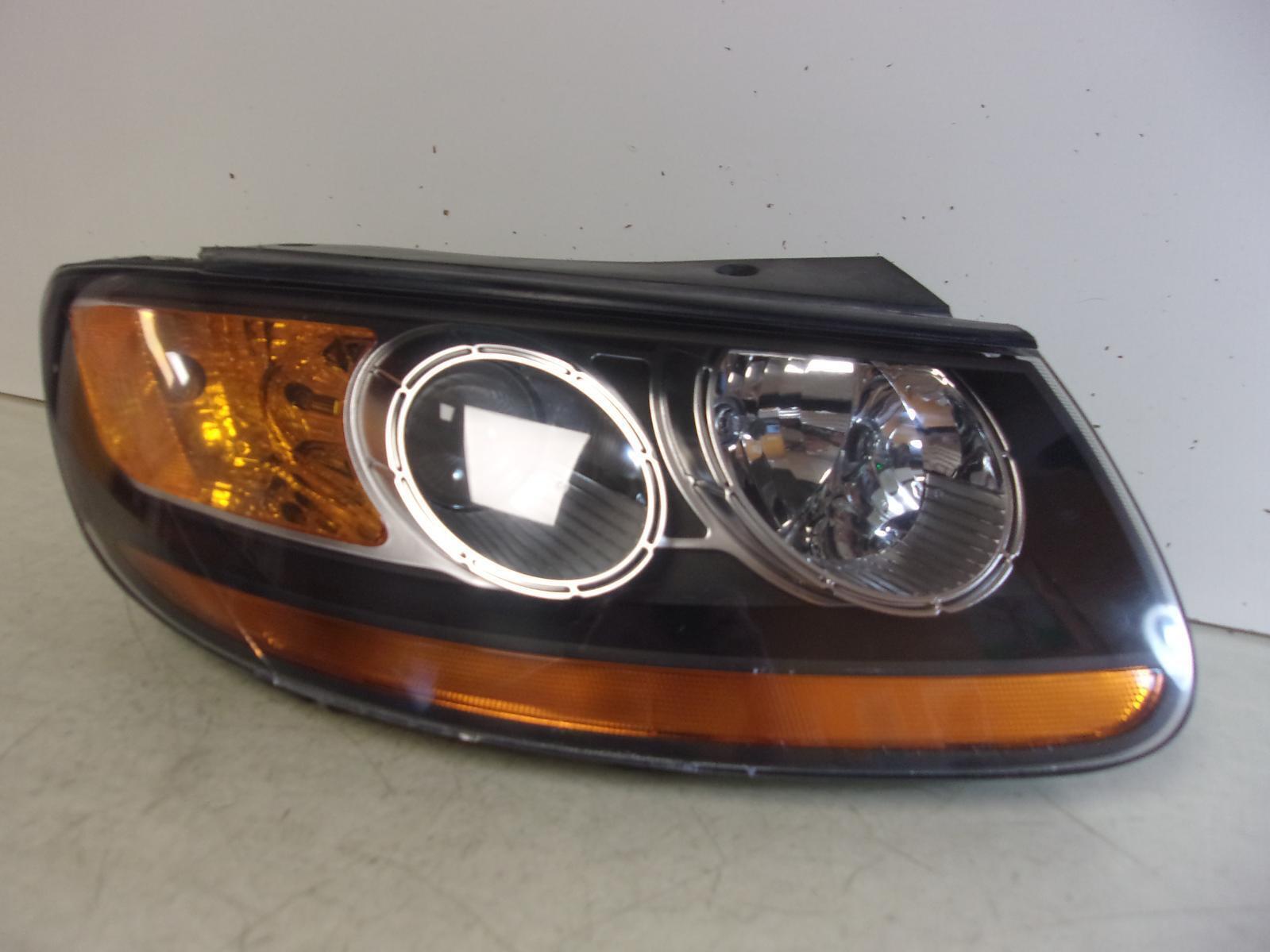 2007 Hyundai Santa Fe Passenger RH Halogen Headlight OEM