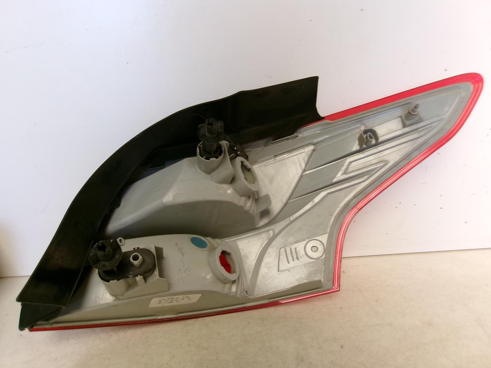 2012 2013 2014 Ford Focus Sedan Driver Lh Outer Quarter Panel Tail Light OEM