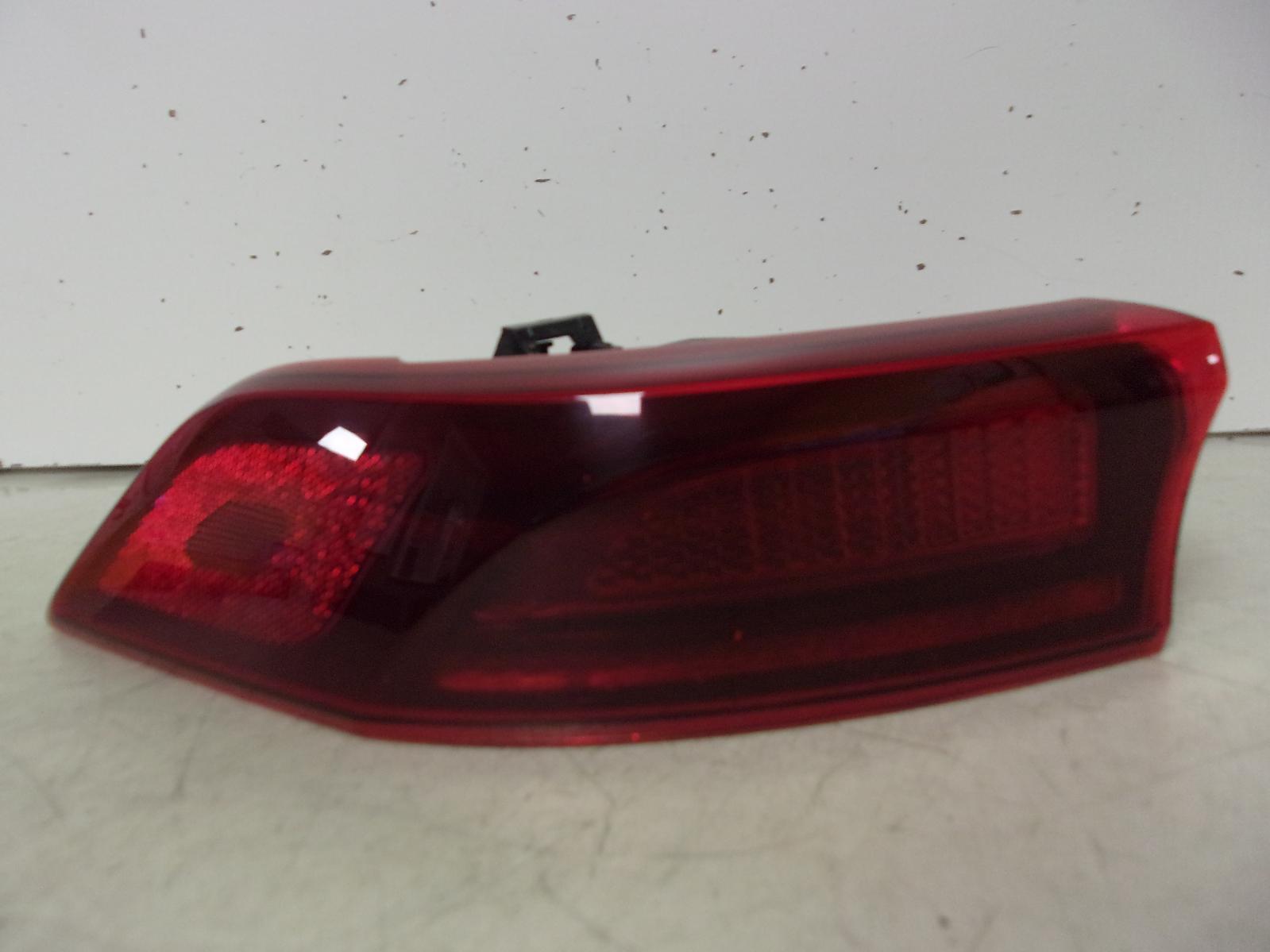 2022 2023 2024 Kia Carnival Driver LH Quarter Panel Incandescent Tail Light OEM