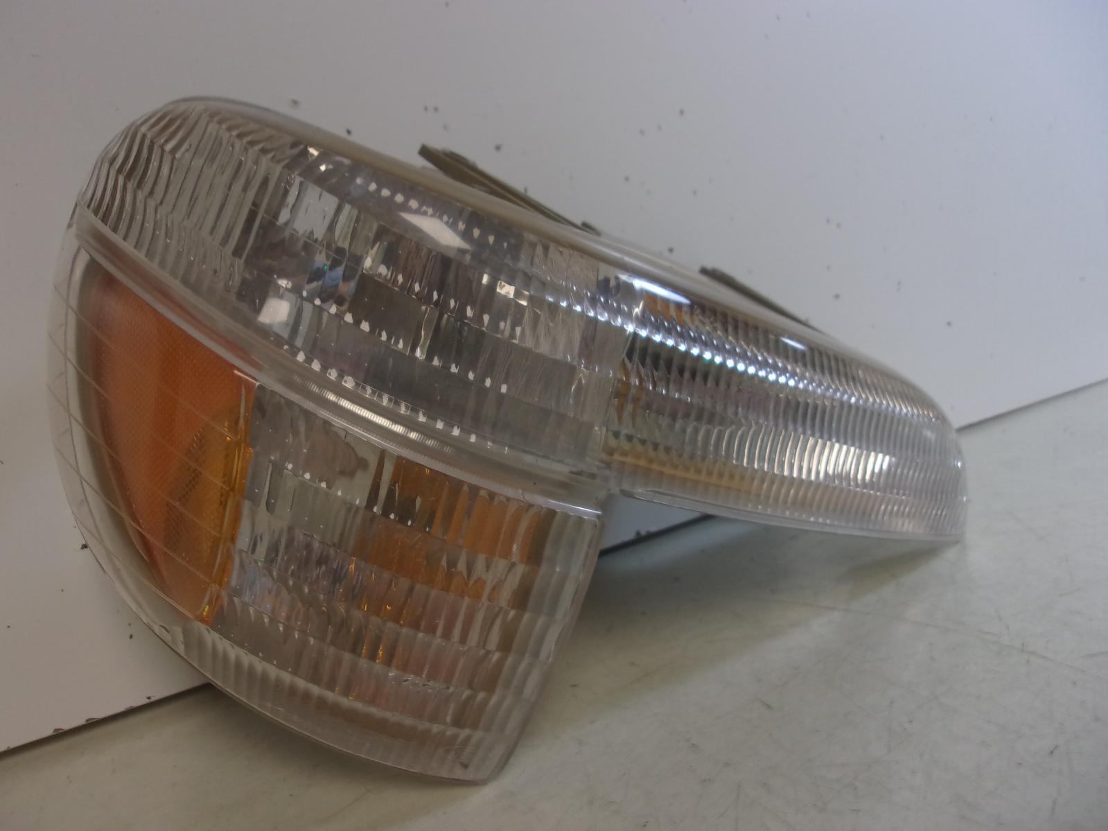 1995 - 2000 Ford Explorer Passenger RH Park Light - Turn Signal OEM - 0